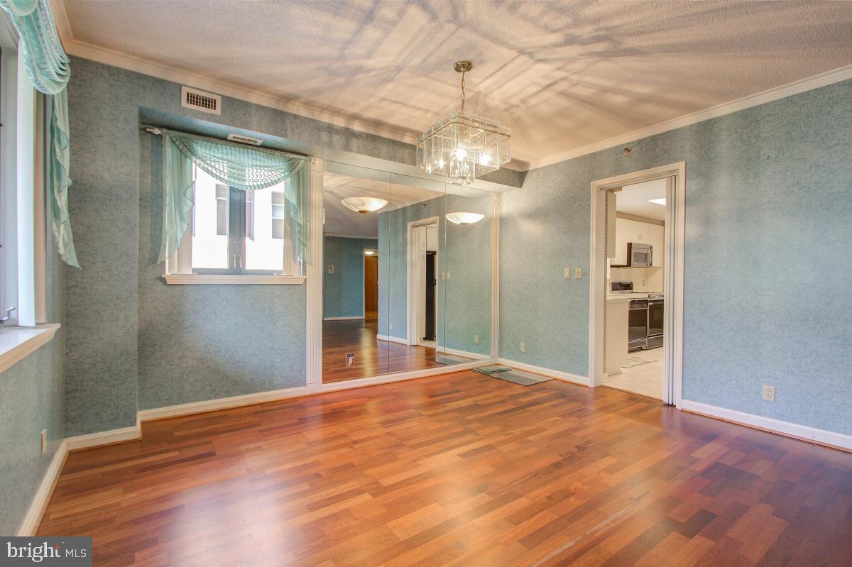 HAMPDEN SQUARE - Residential