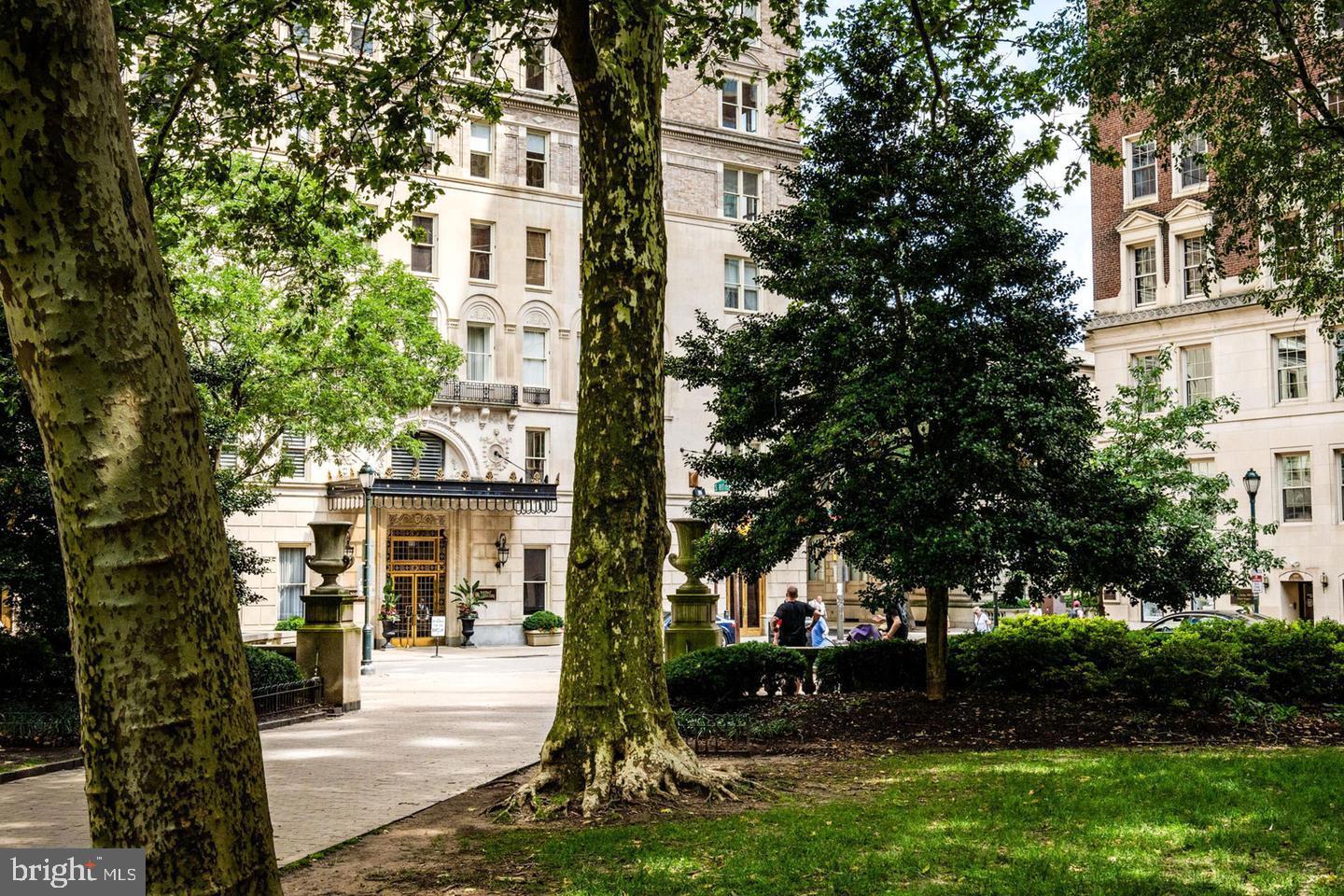 Enjoy living in this Architectural Landmark on Historic Rittenhouse Square.
Nearly 4000 square feet of gracious living space designed by Christopher Beardsley with bespoke Modern finishes. Custom Built Eat-in Mahogany Kitchen and an Exquisite Library with Custom Cabinetry.
Herringbone hardwood floors,Stone Bathrooms and
Exquisite 10 foot High Ceilings.
Enjoy Living at It’s Very Best!