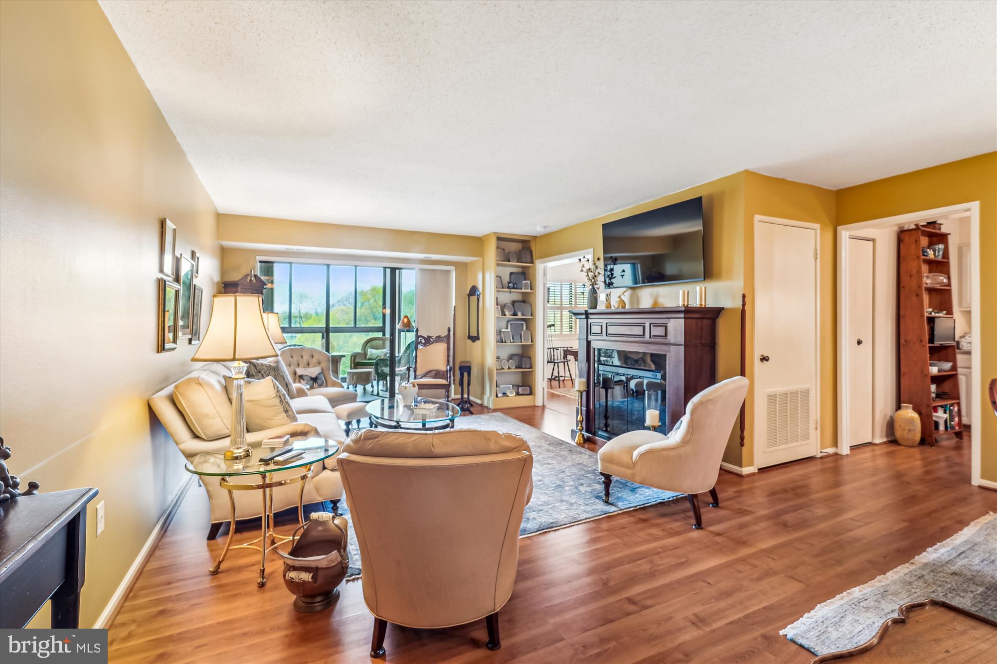 LEISURE WORLD - Residential
