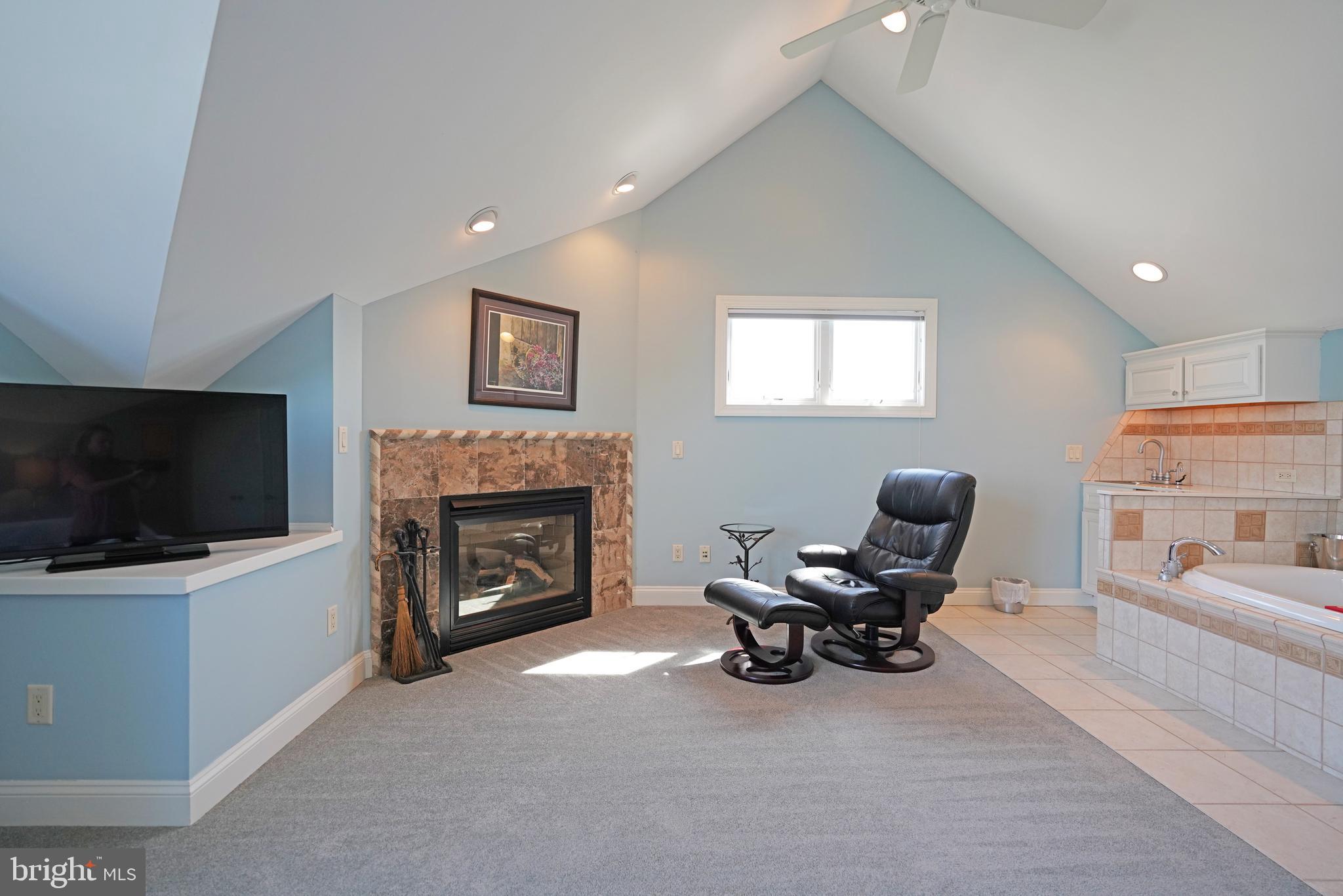 CAPE SHORES - Residential