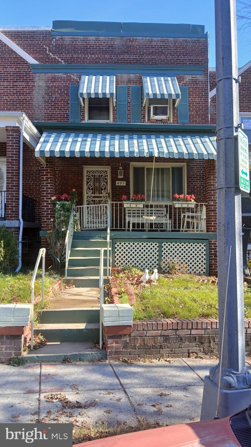 Great opportunity to own the 3-level interior row house. Located just blocks away from the proposed & possibly super bowl hosting new stadium "Washington Commanders", Blocks from the Stadium Armory subway station and feet away from major bus routes. This house features 3 bedrooms and 1 full bath, spacious living room and dining room, Solar panels and more. Off street parking in the back with street parking in the front.
This house can use some TLC
