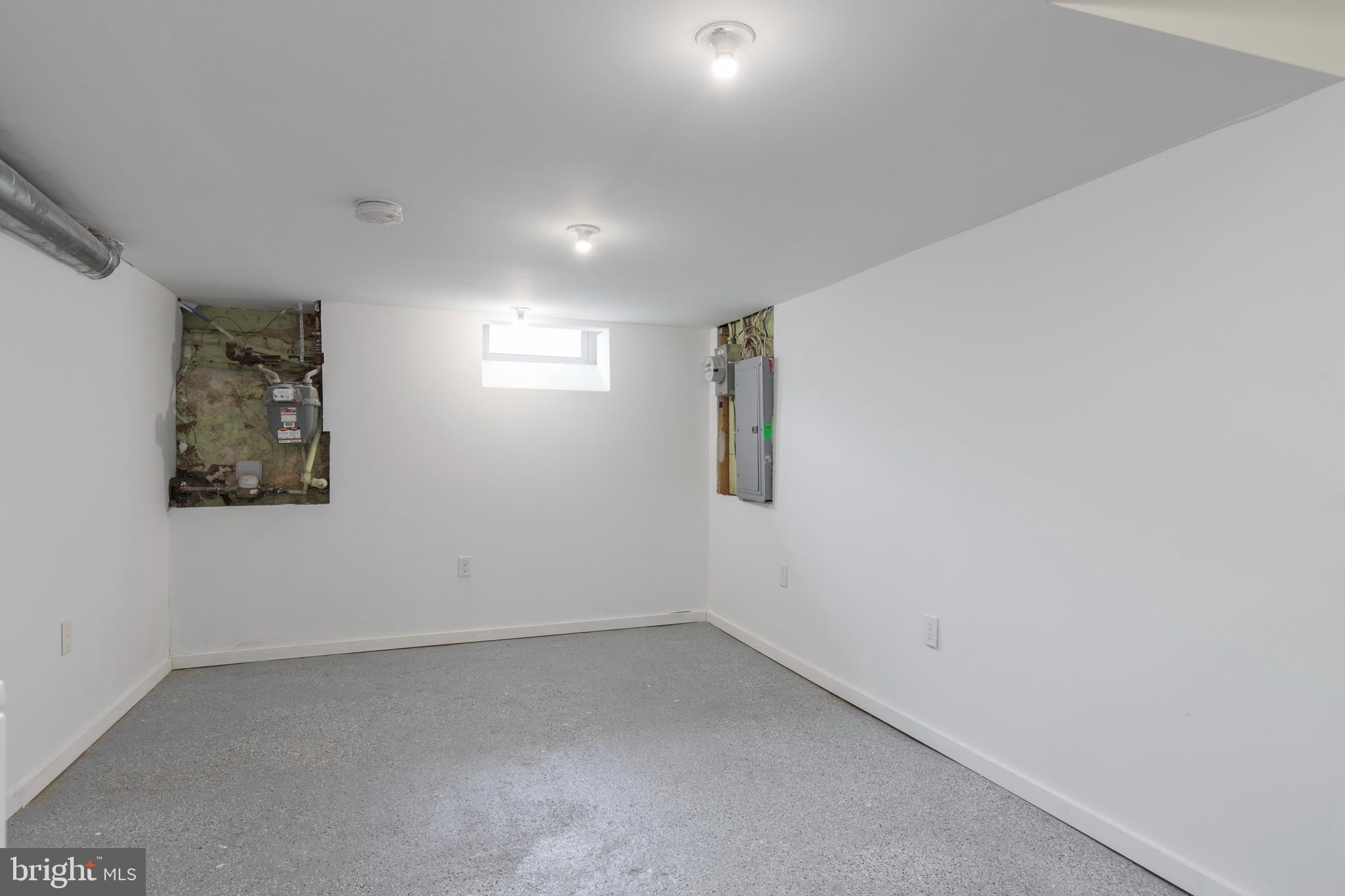 QUEEN VILLAGE - Residential