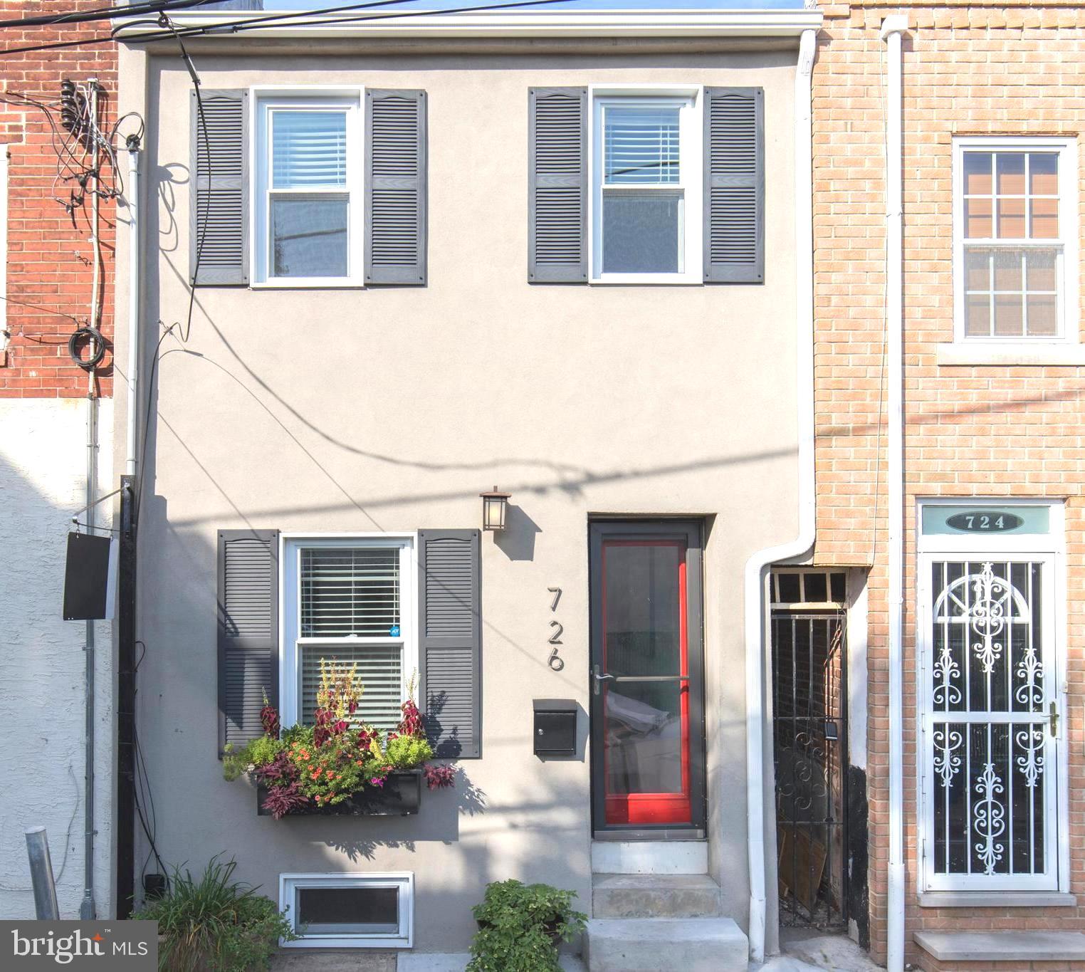 QUEEN VILLAGE - Residential
