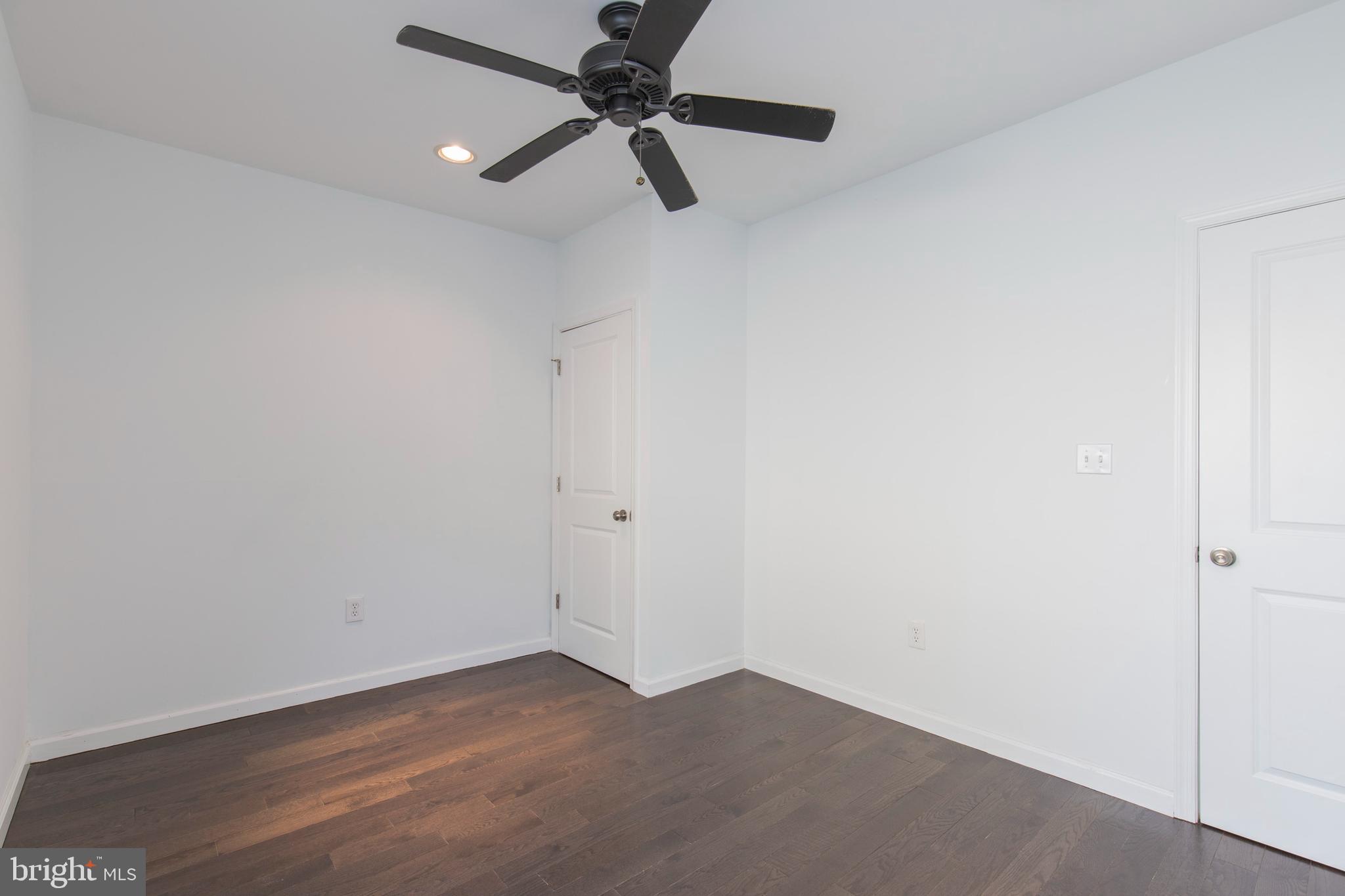 QUEEN VILLAGE - Residential