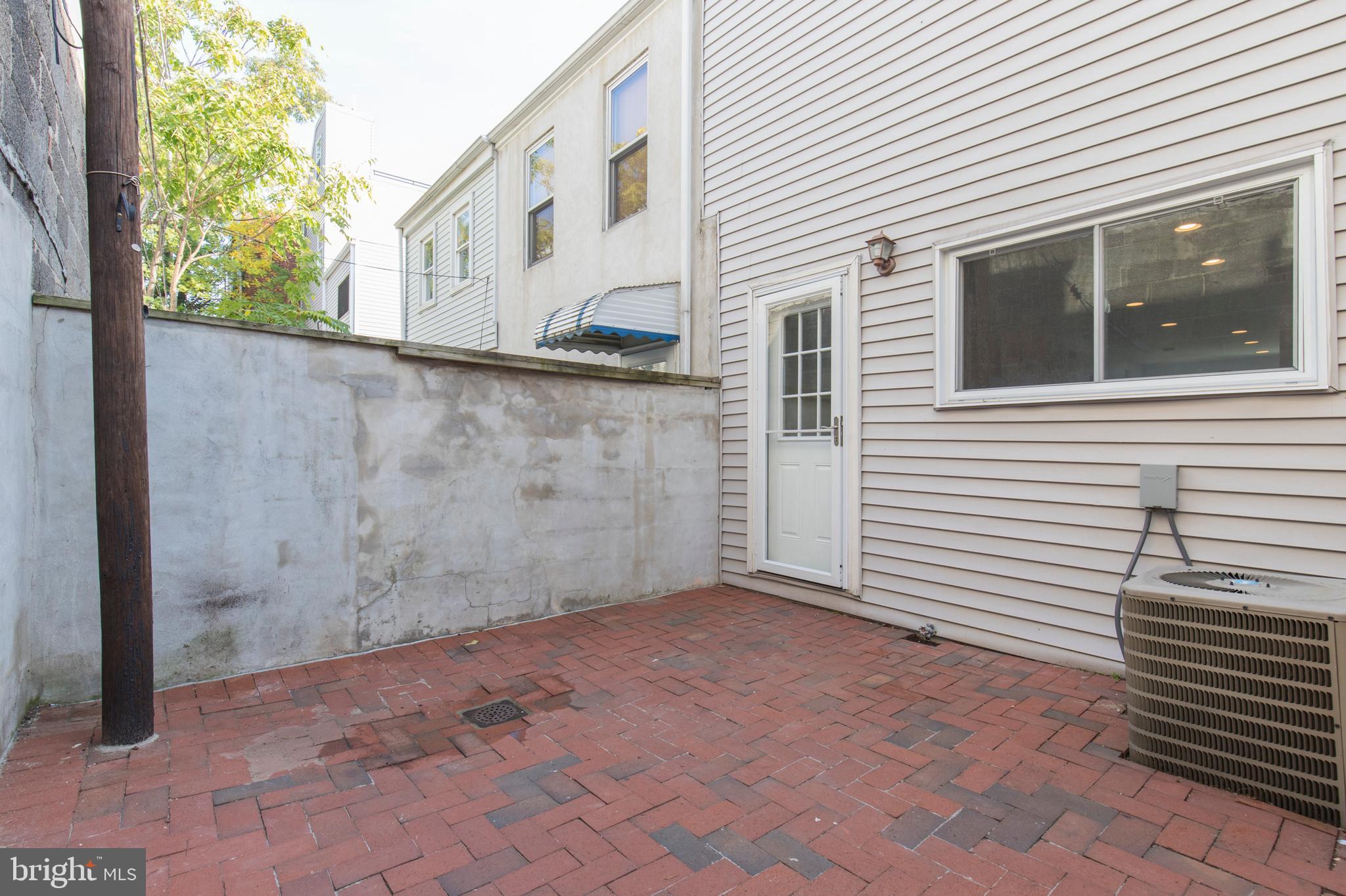 QUEEN VILLAGE - Residential