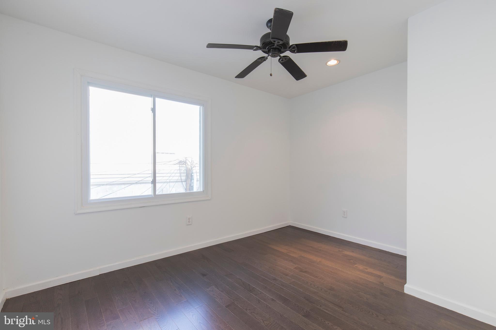 QUEEN VILLAGE - Residential