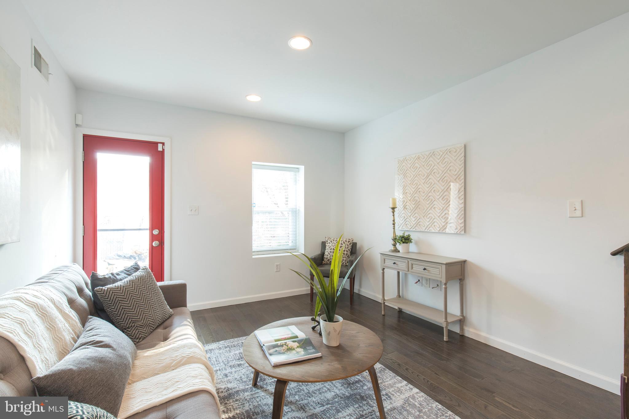 QUEEN VILLAGE - Residential