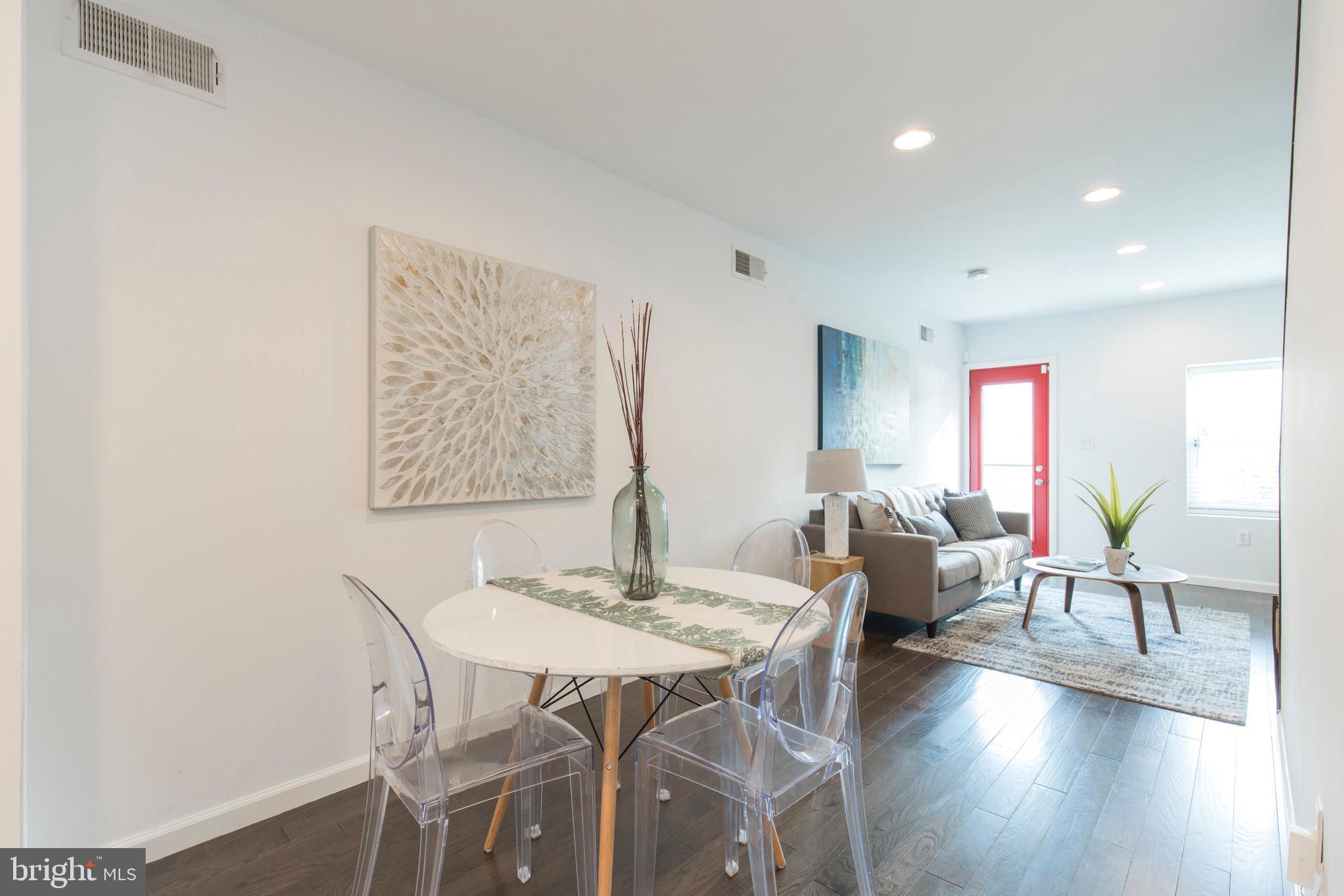 QUEEN VILLAGE - Residential
