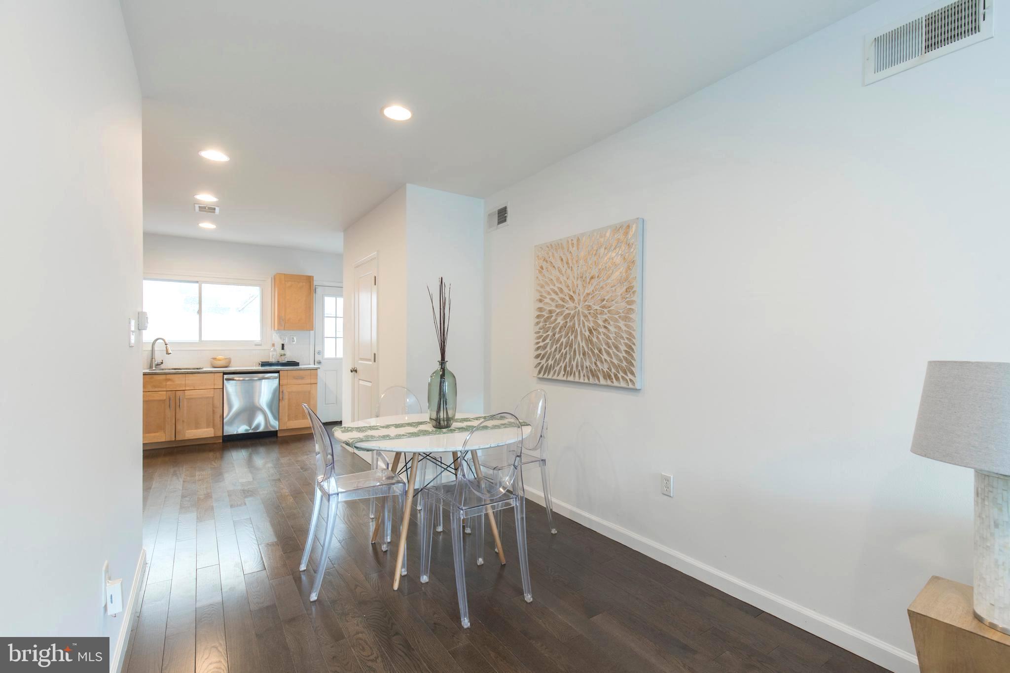 QUEEN VILLAGE - Residential