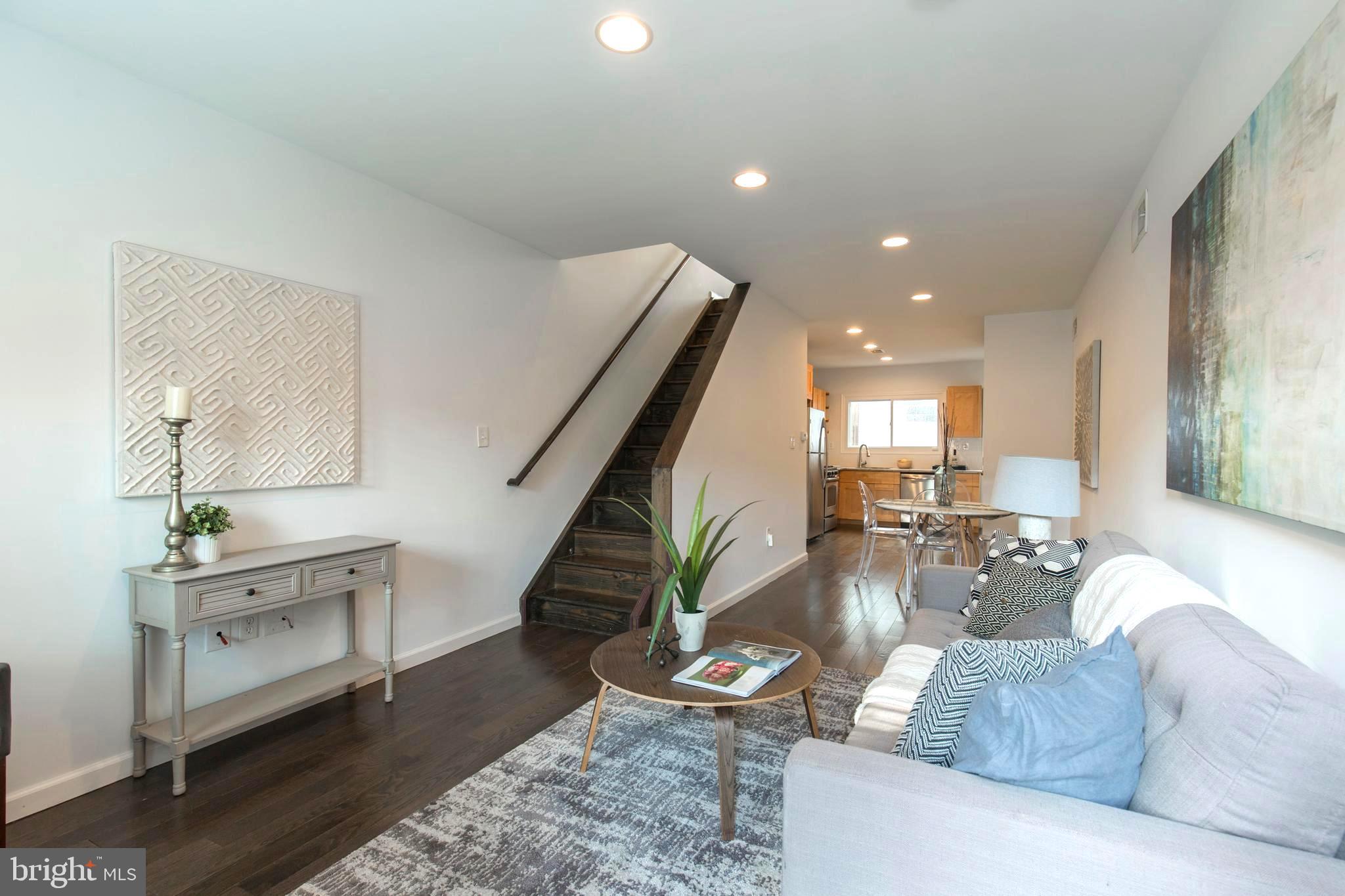 QUEEN VILLAGE - Residential
