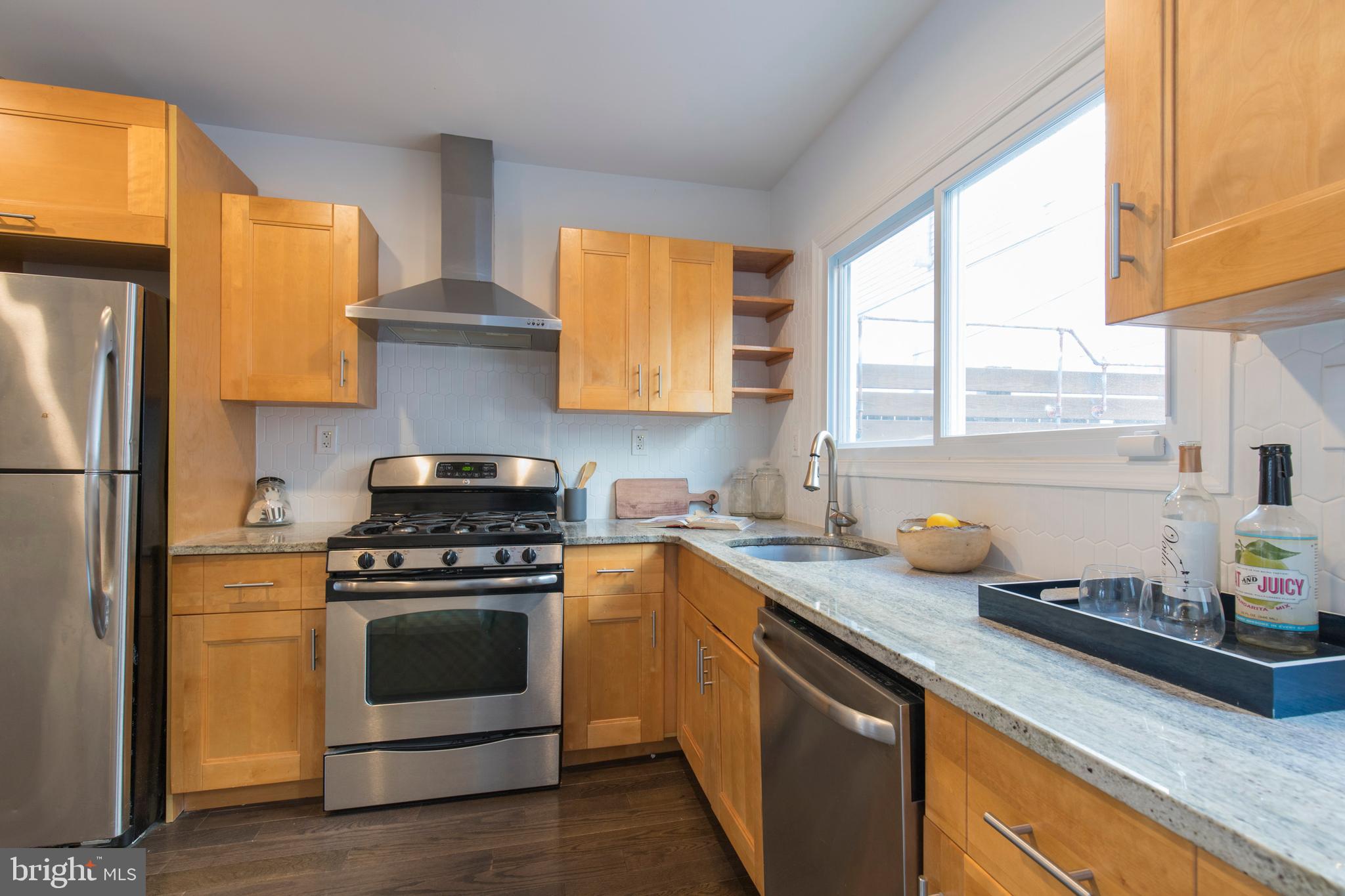 QUEEN VILLAGE - Residential
