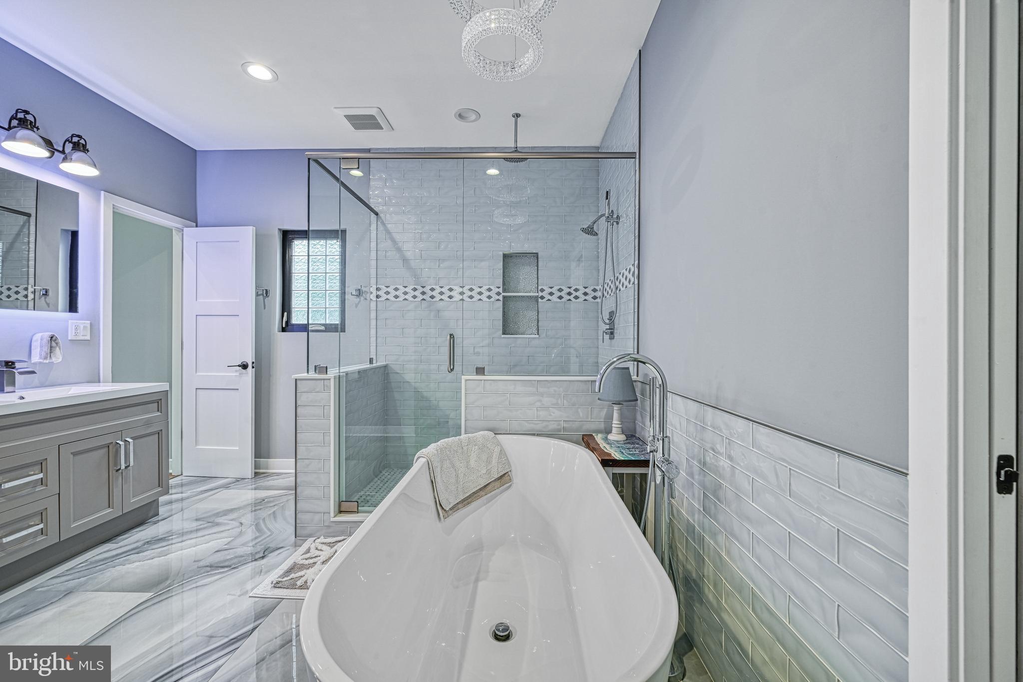 LIGHTHOUSE POINT - Residential