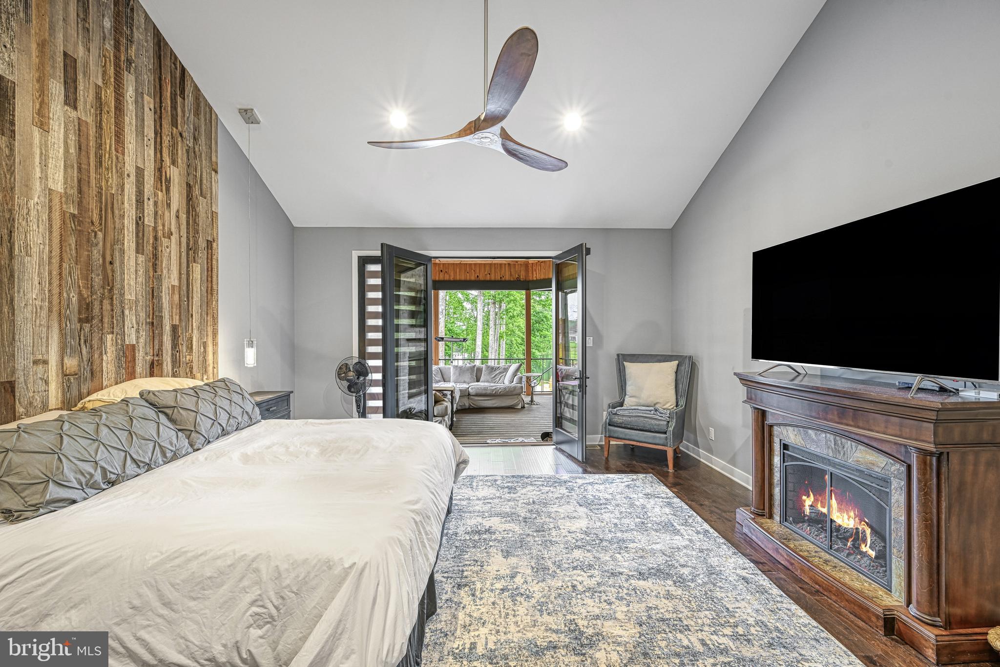 LIGHTHOUSE POINT - Residential