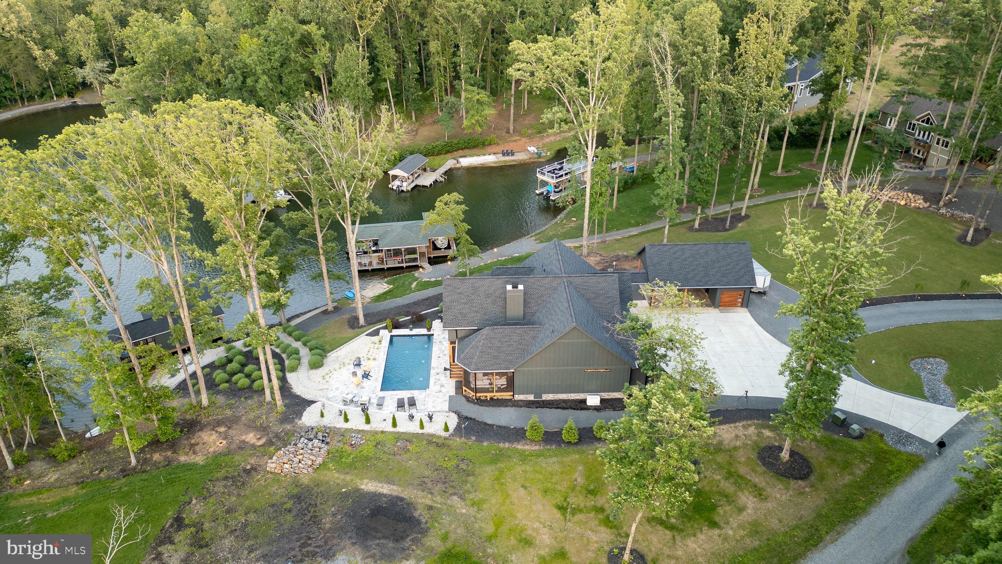 LIGHTHOUSE POINT - Residential