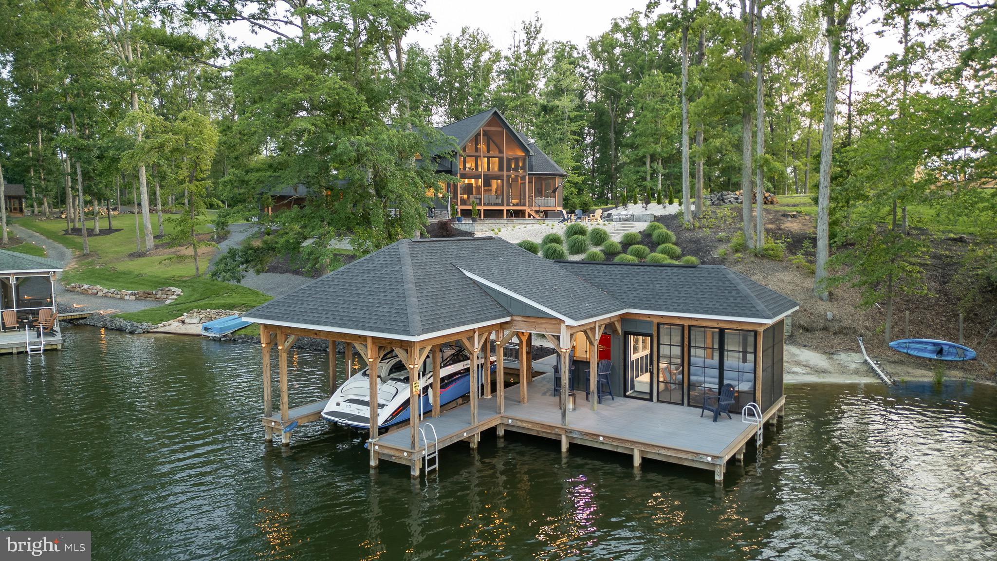 LIGHTHOUSE POINT - Residential