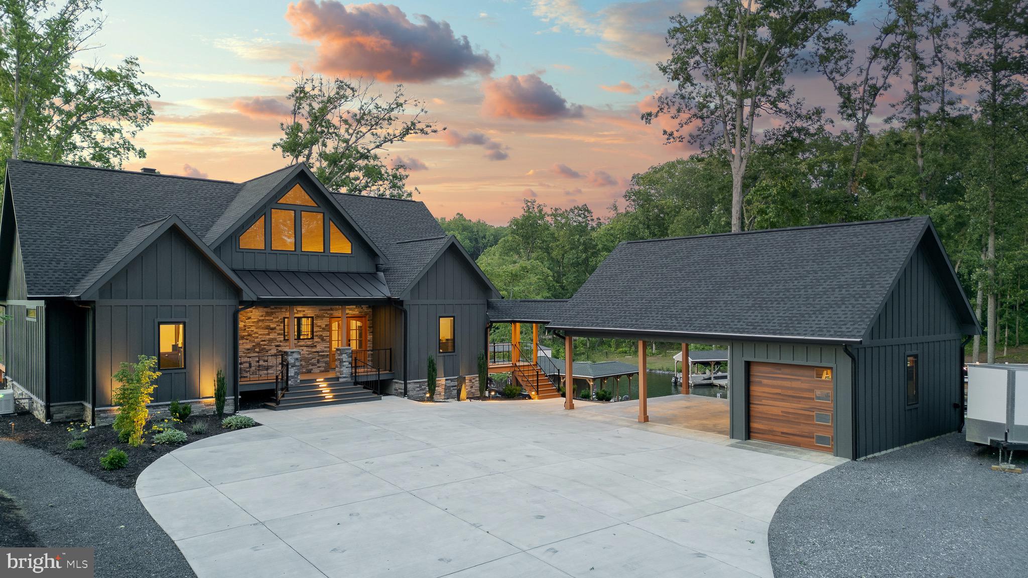 LIGHTHOUSE POINT - Residential