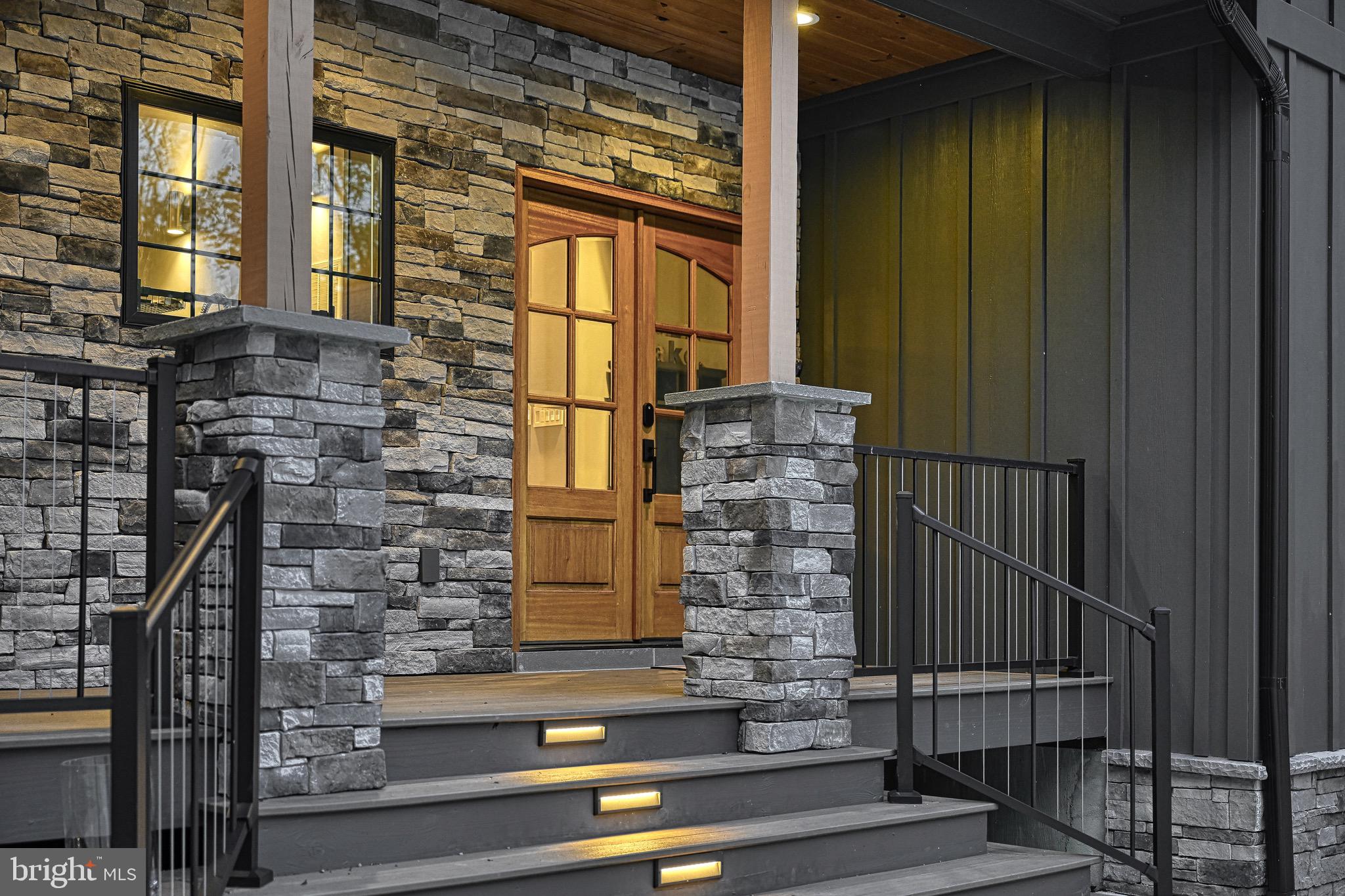LIGHTHOUSE POINT - Residential