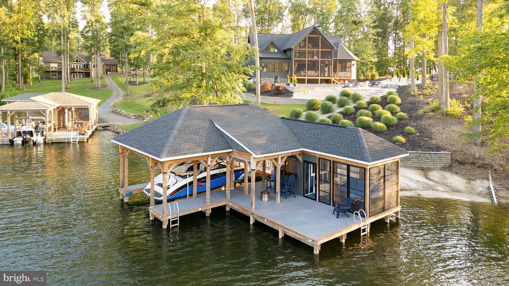 LIGHTHOUSE POINT - Residential