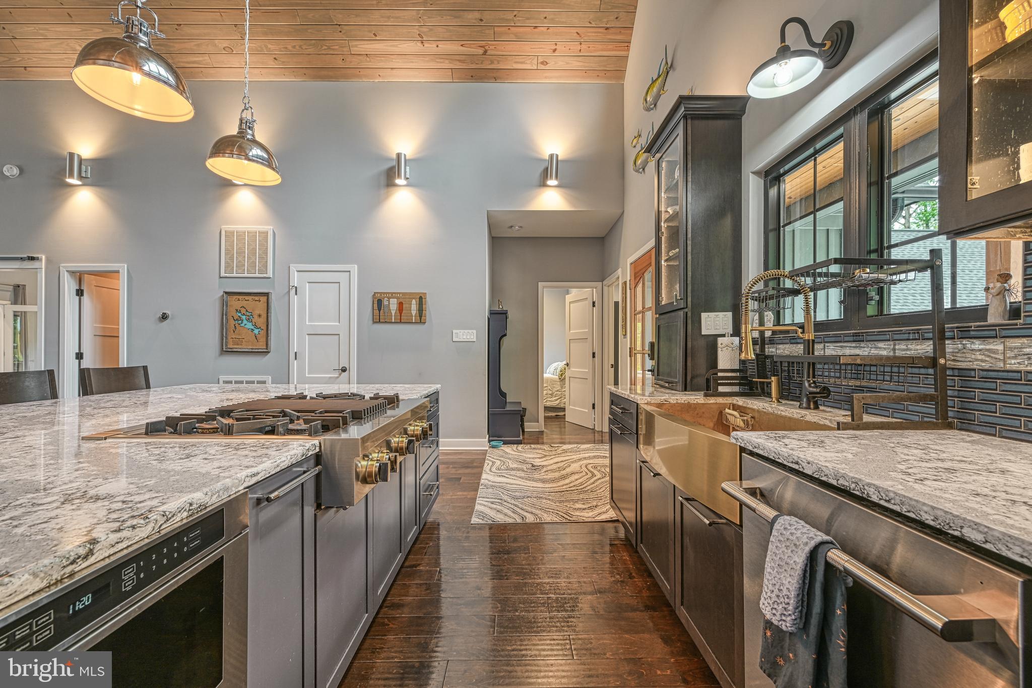LIGHTHOUSE POINT - Residential