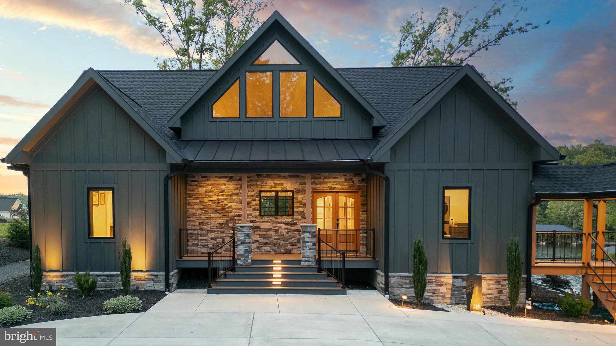 LIGHTHOUSE POINT - Residential