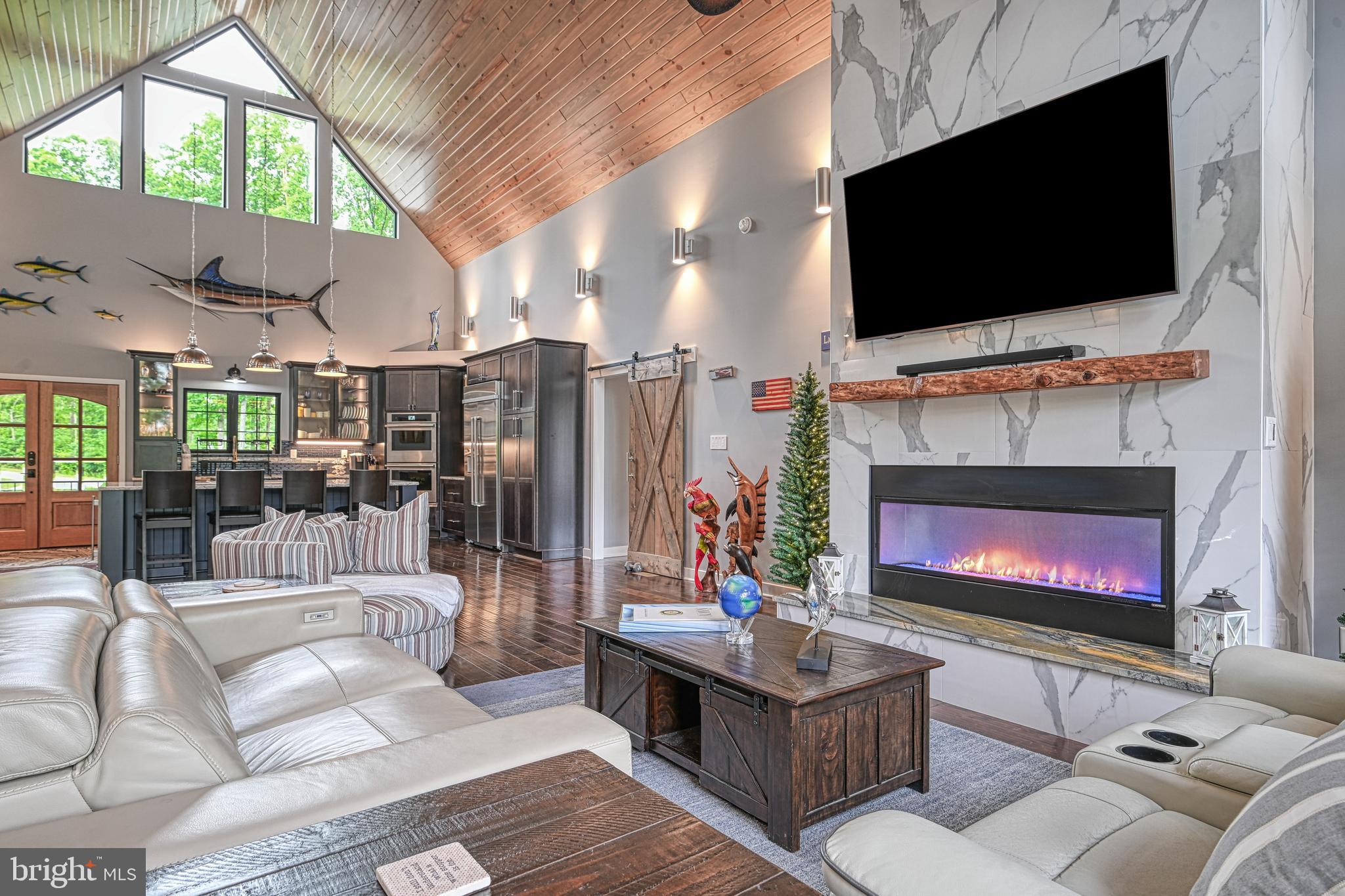 LIGHTHOUSE POINT - Residential