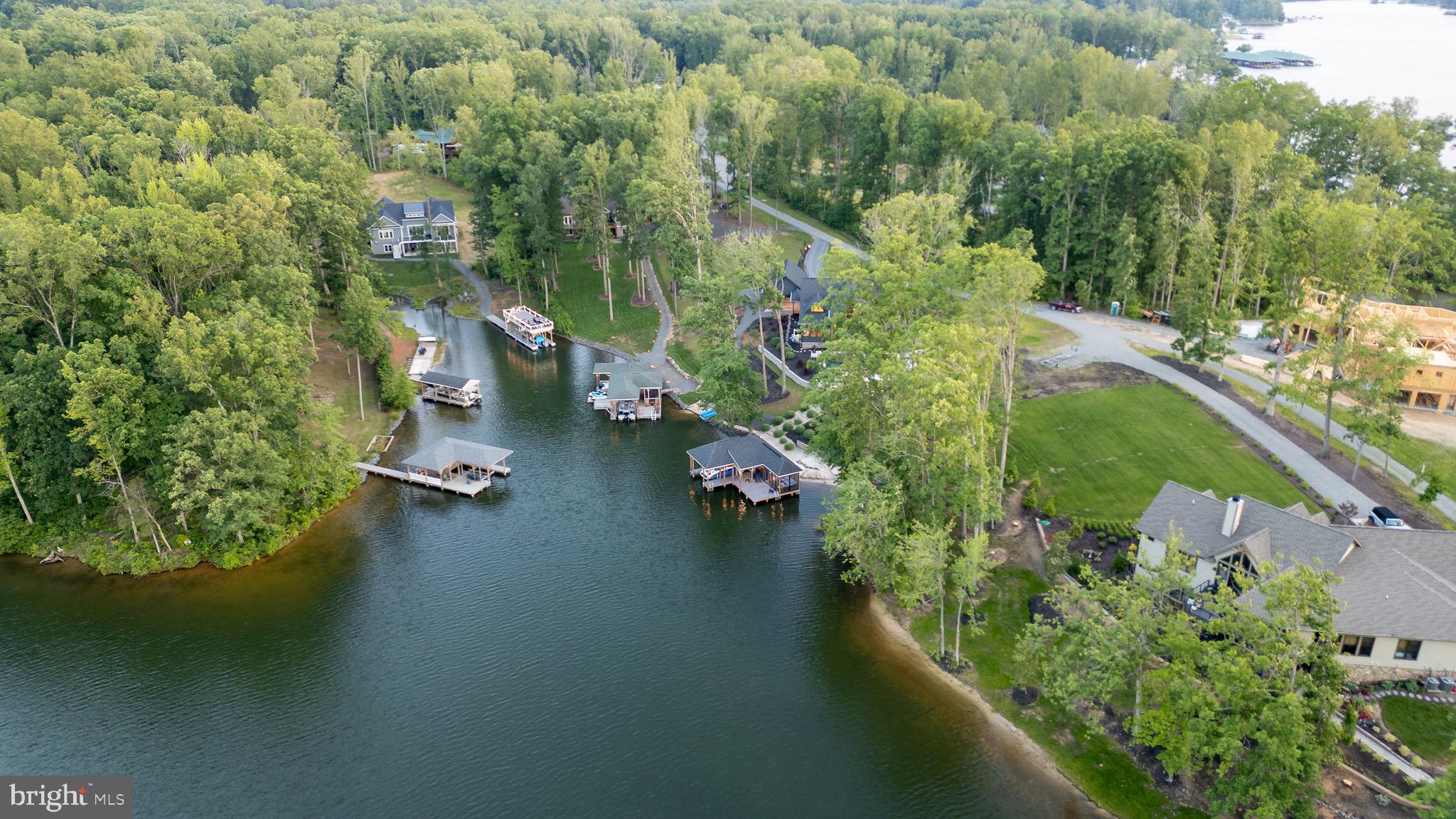 LIGHTHOUSE POINT - Residential