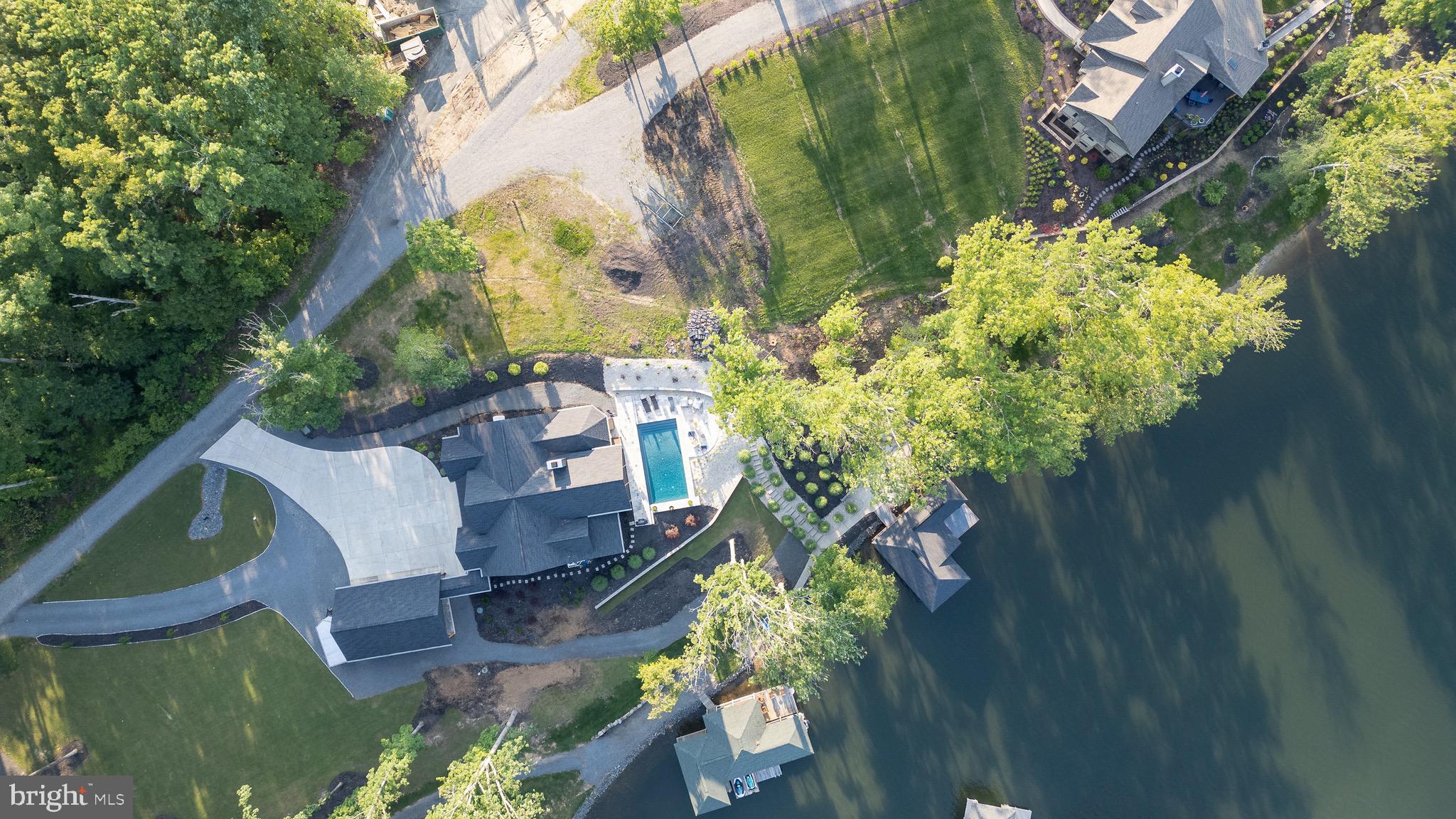 LIGHTHOUSE POINT - Residential