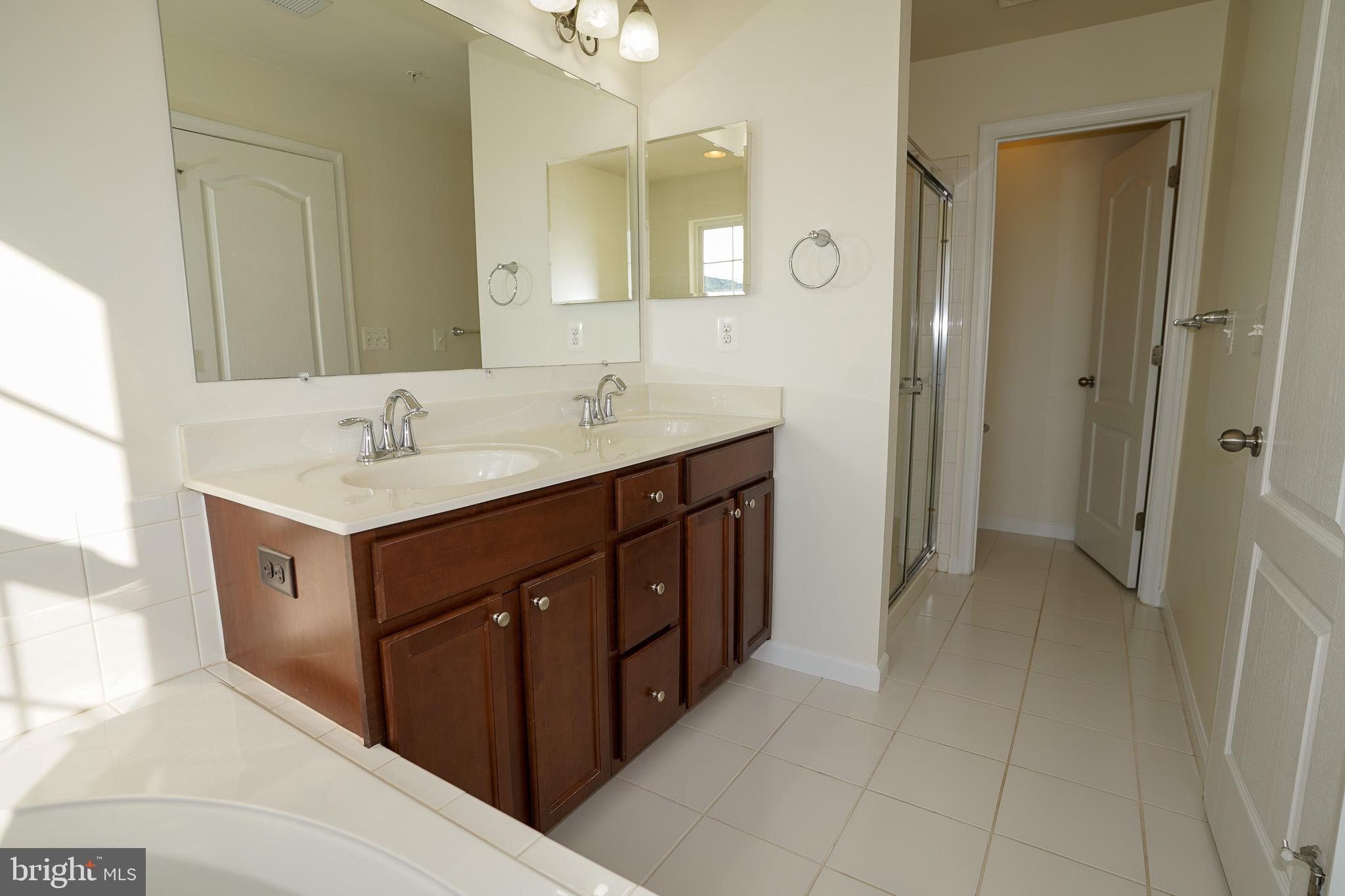 BLUE STREAM - Residential Lease
