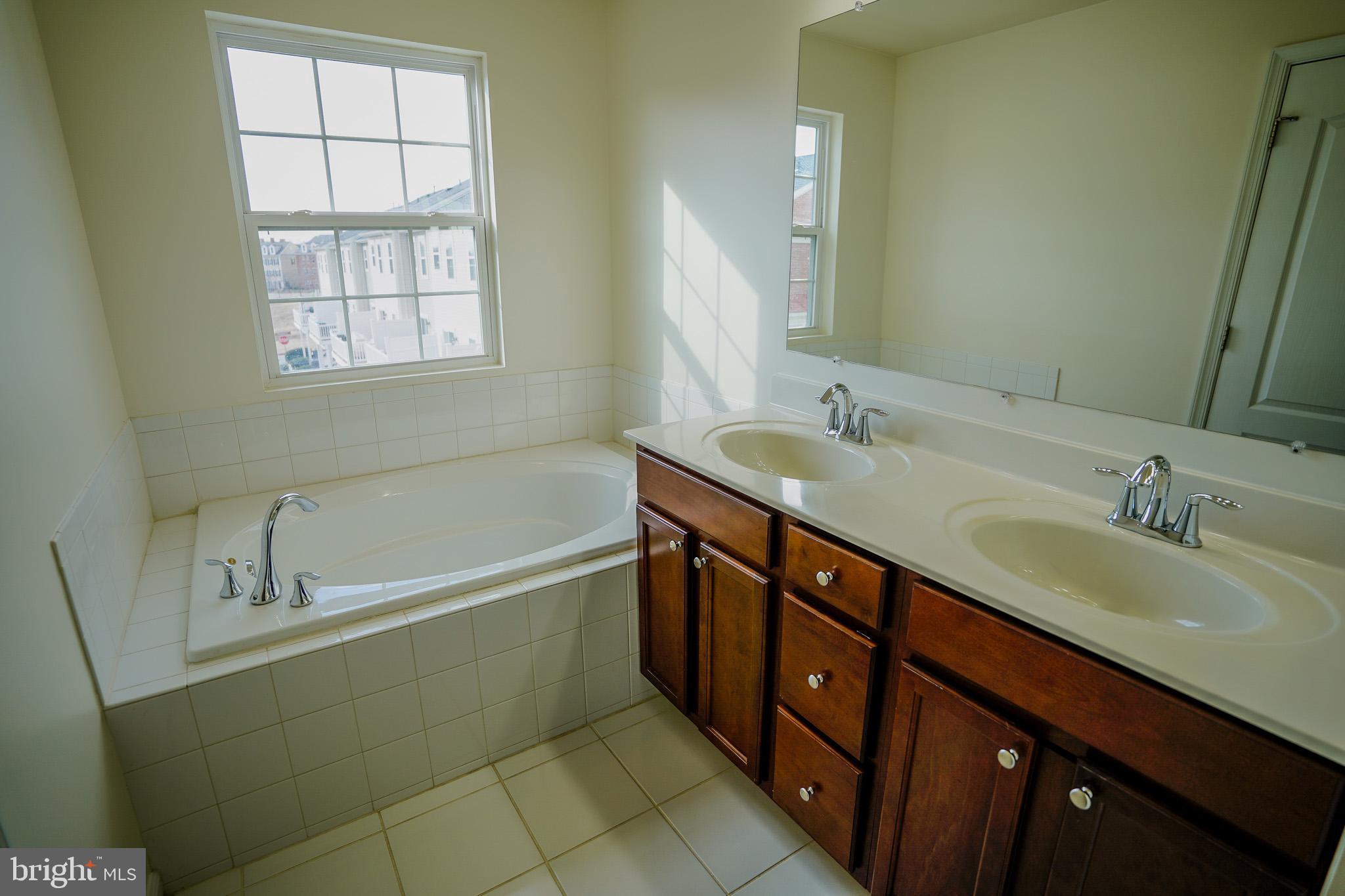 BLUE STREAM - Residential Lease