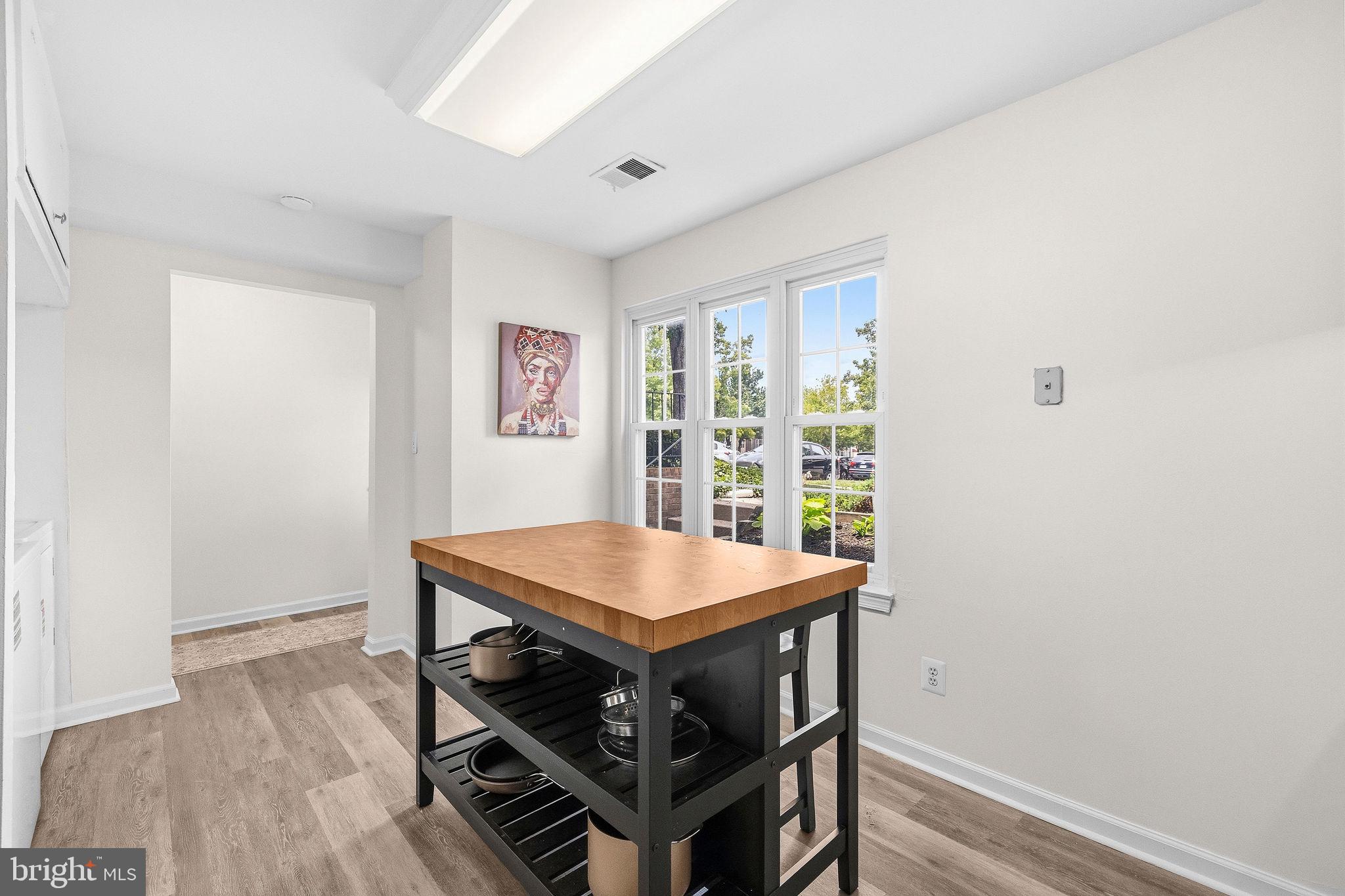 STOCKBRIDGE CONDO - Residential