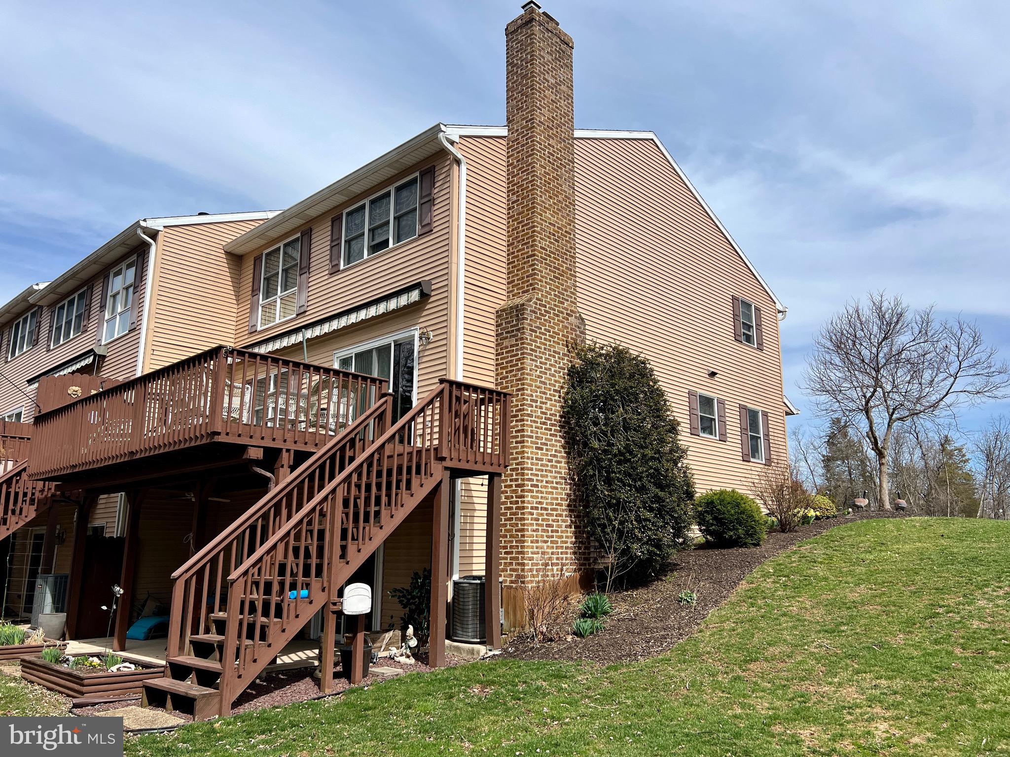 GRANDVIEW PARK CONDOS - Residential
