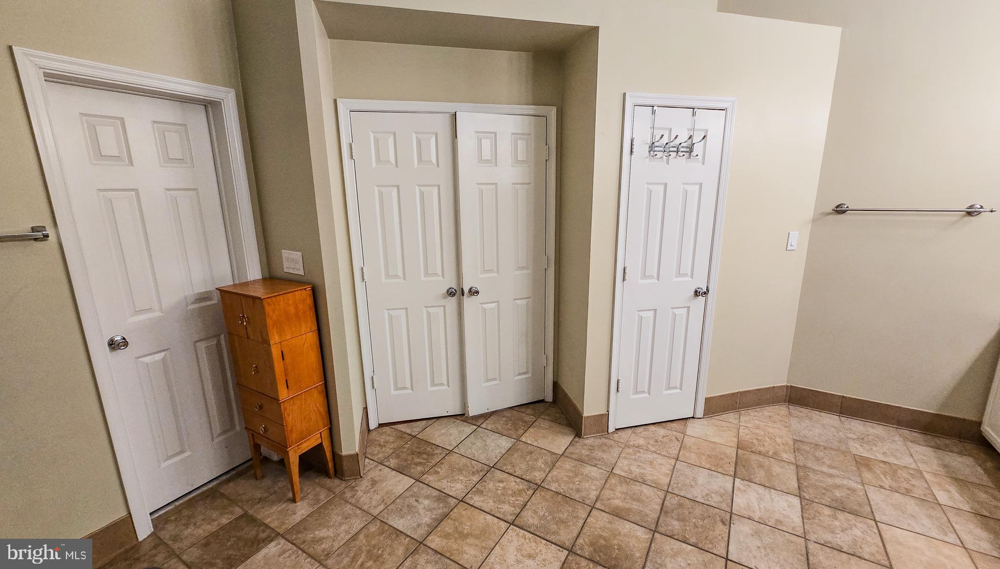 TWELVE OAKS - Residential