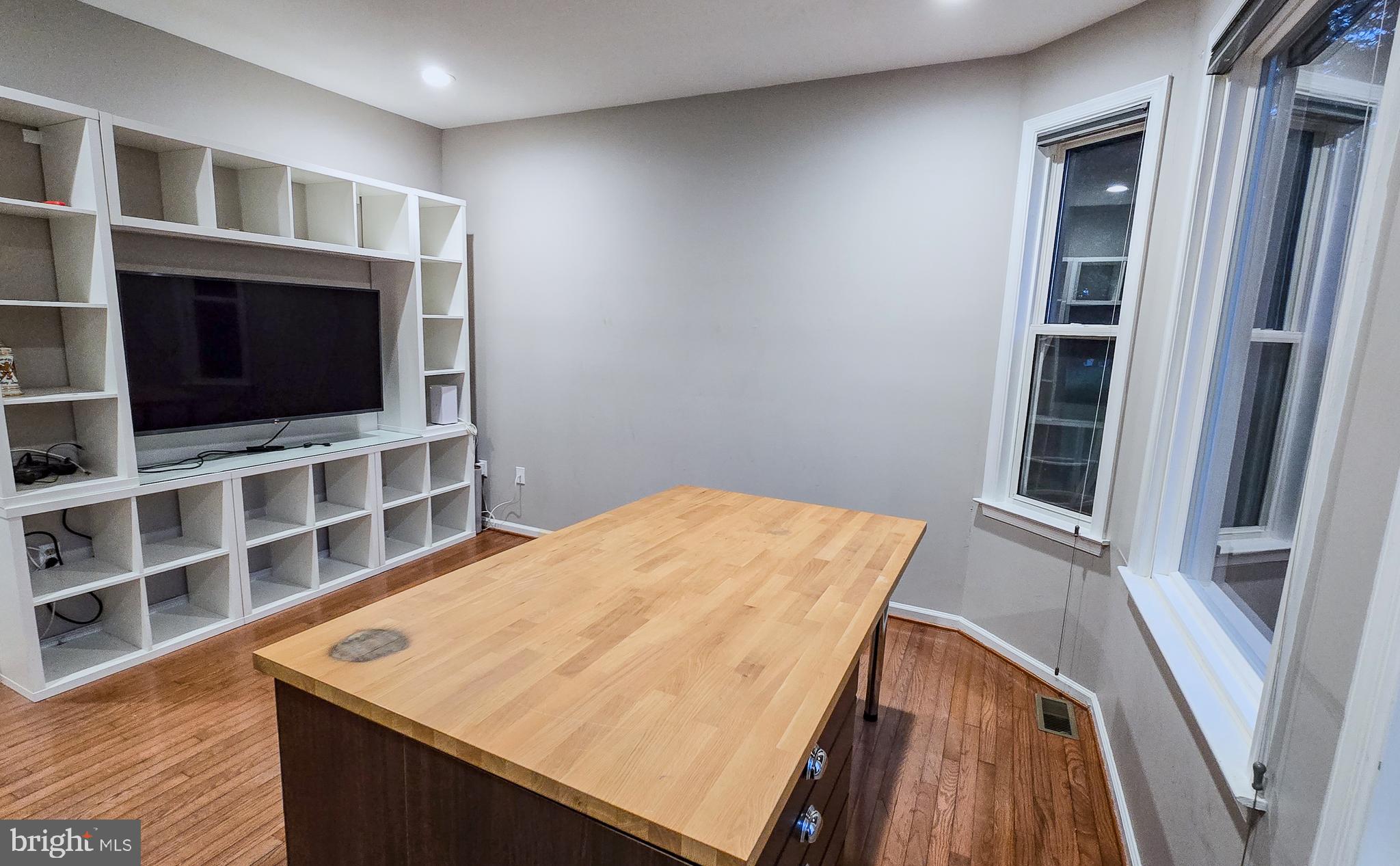 TWELVE OAKS - Residential