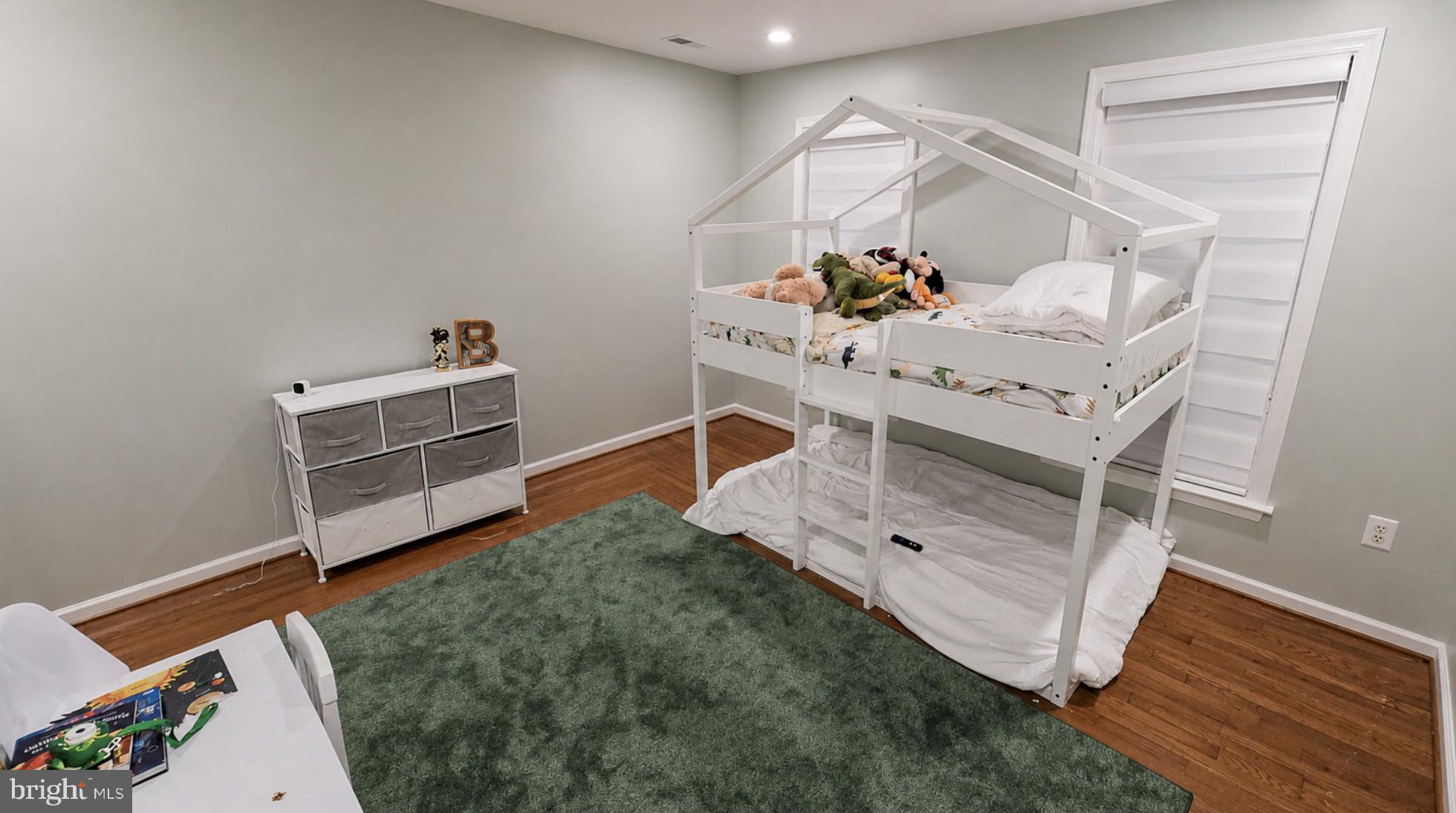 TWELVE OAKS - Residential