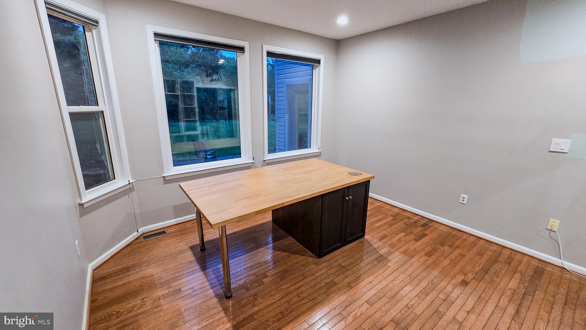 TWELVE OAKS - Residential
