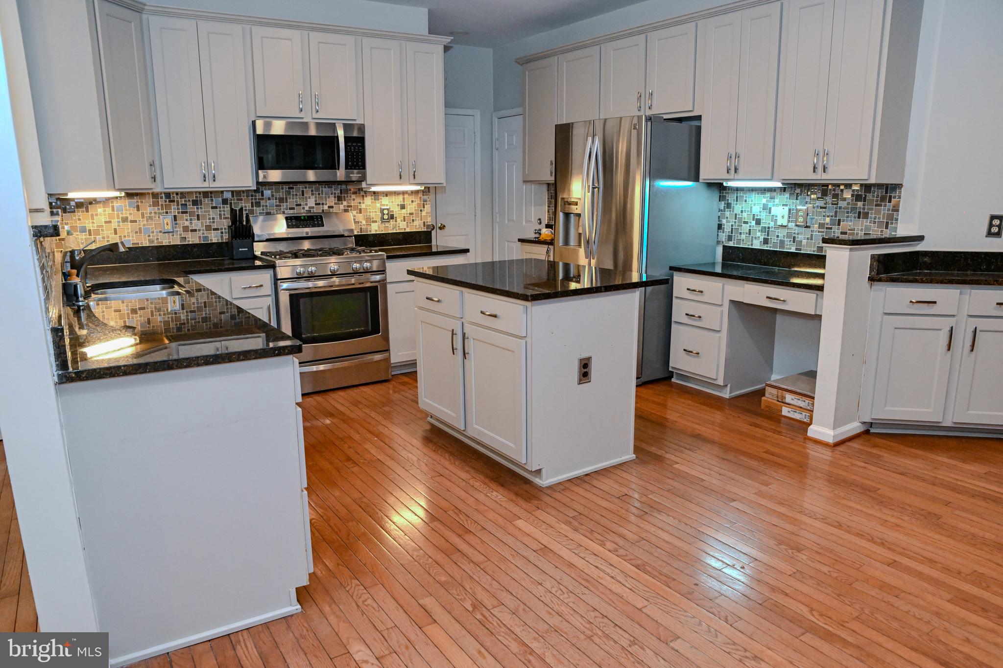TWELVE OAKS - Residential