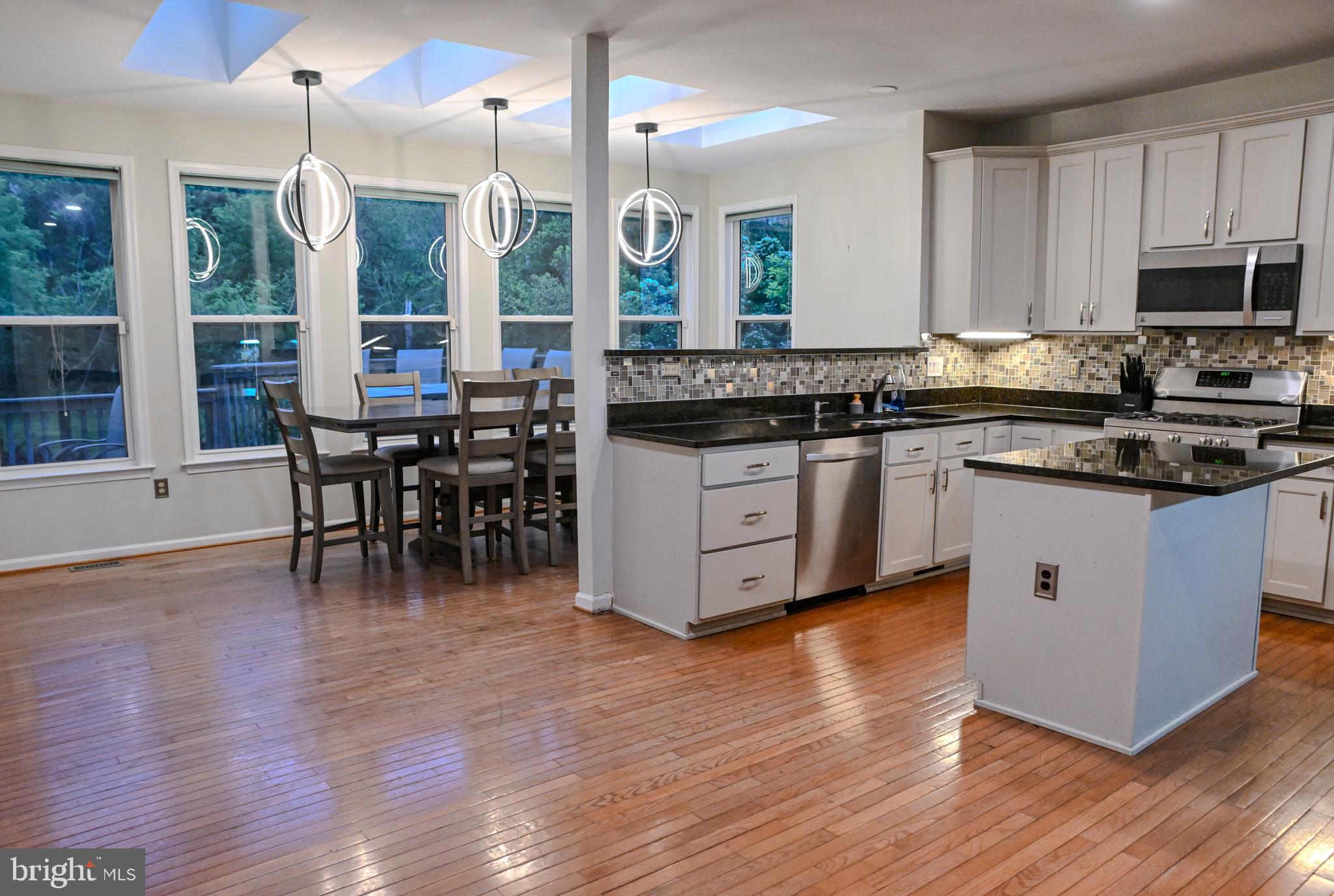 TWELVE OAKS - Residential