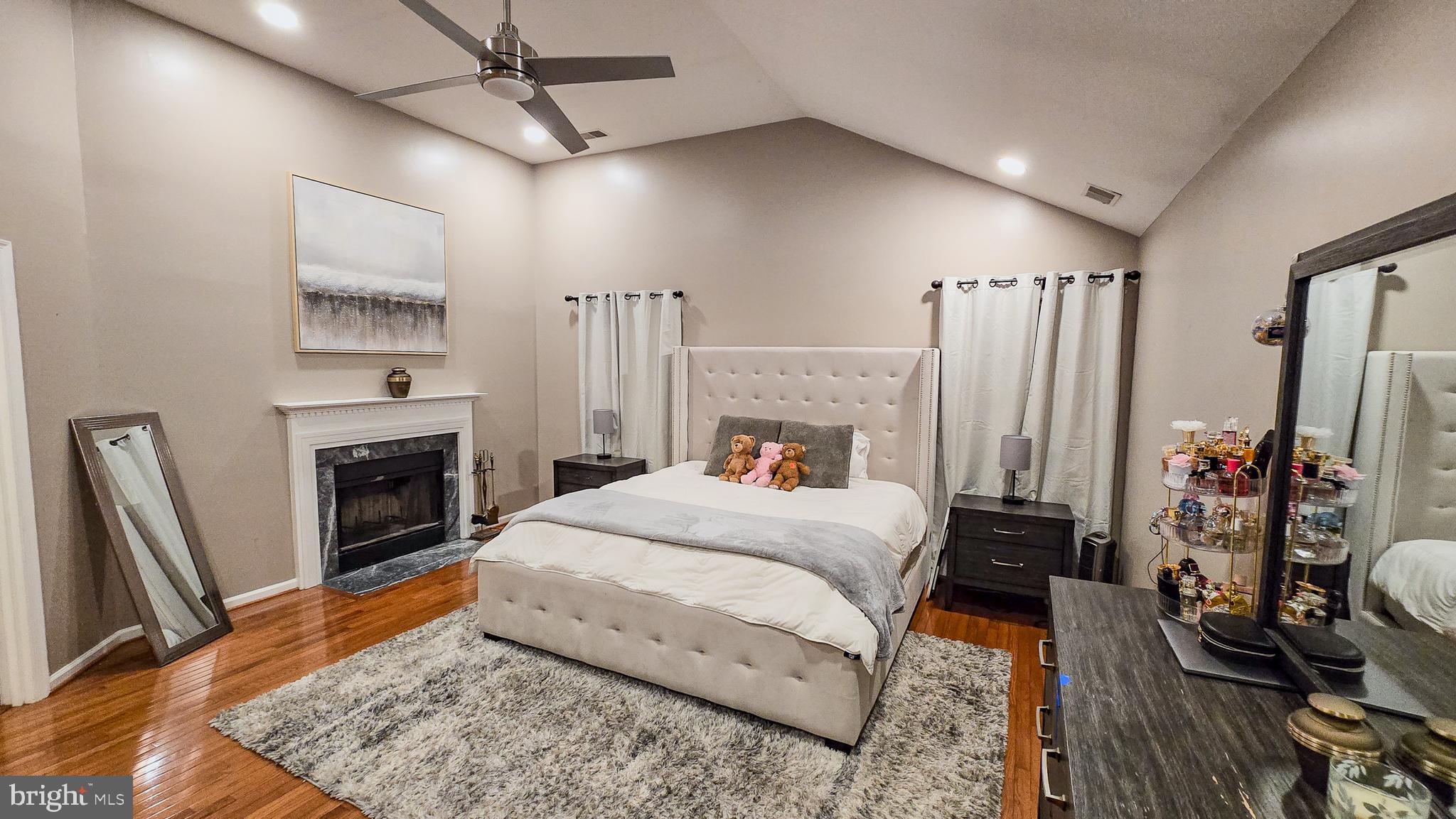 TWELVE OAKS - Residential