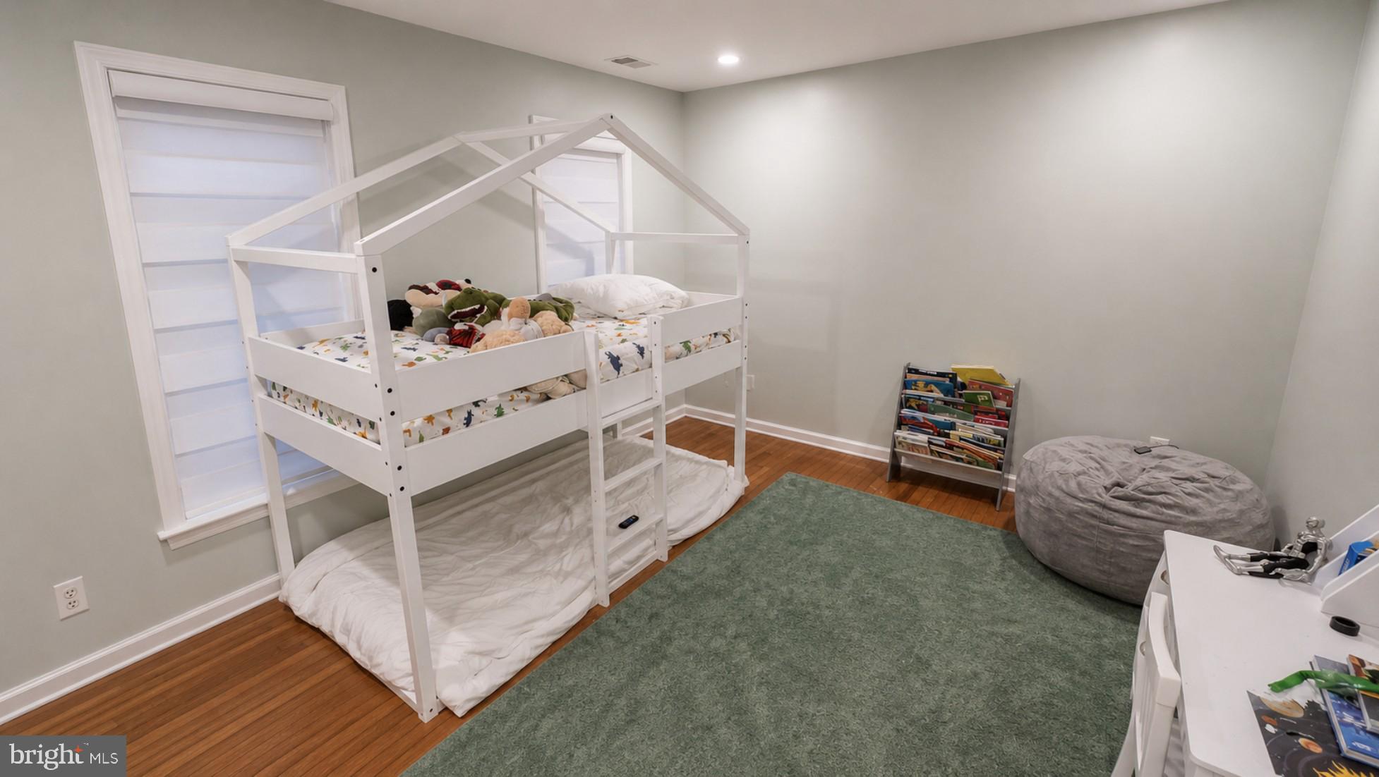 TWELVE OAKS - Residential