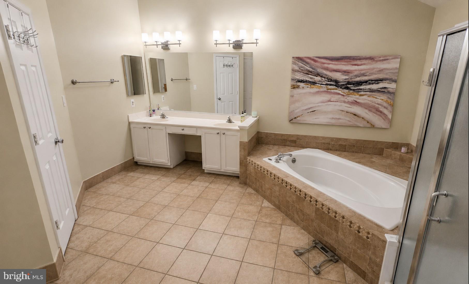 TWELVE OAKS - Residential