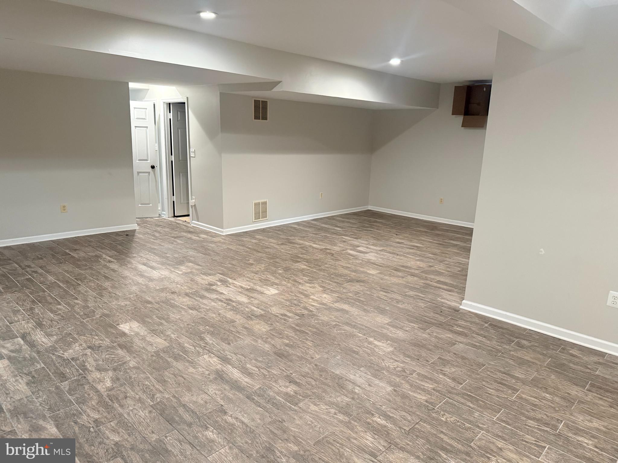 TWELVE OAKS - Residential