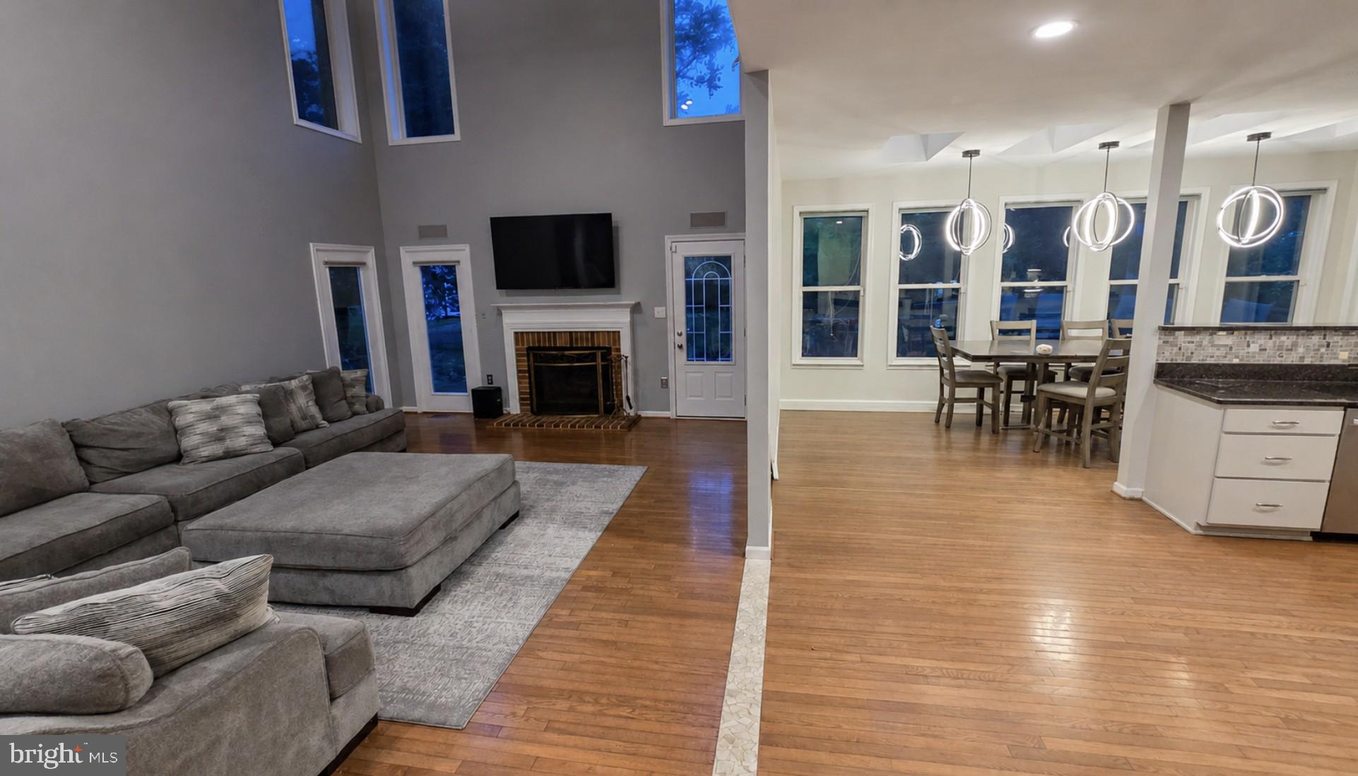 TWELVE OAKS - Residential