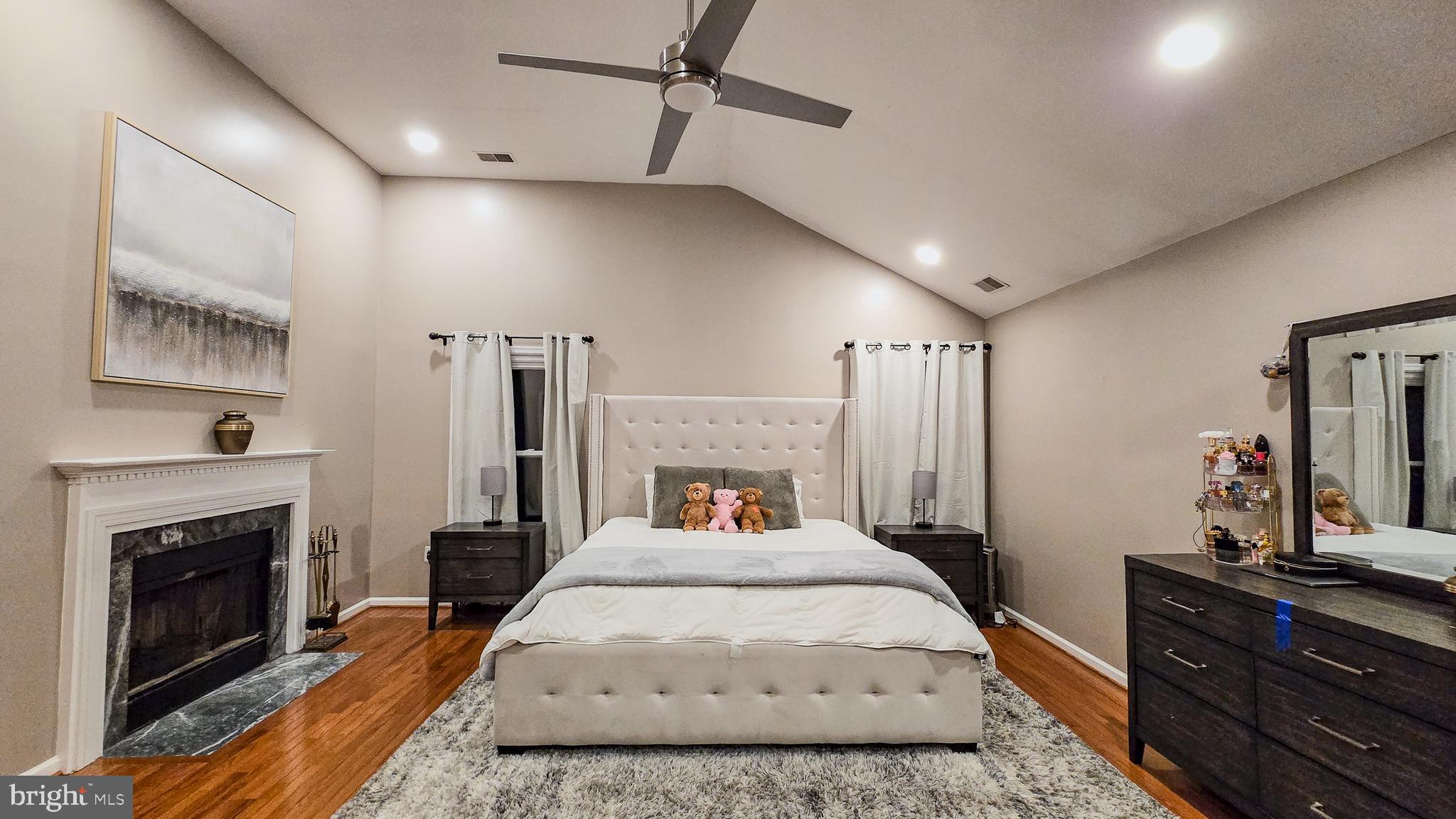 TWELVE OAKS - Residential