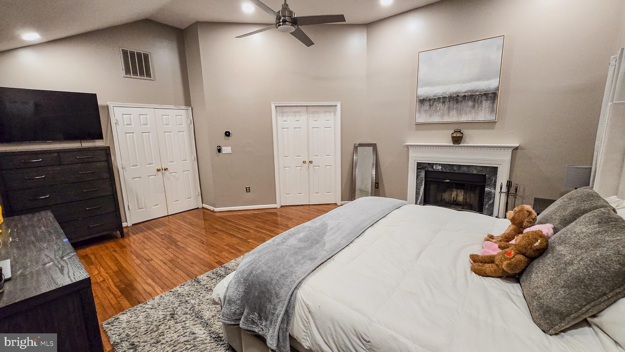 TWELVE OAKS - Residential
