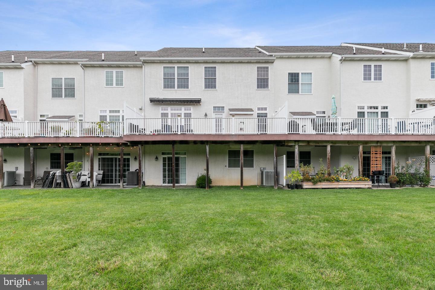 LAUREL BROOKE - Residential