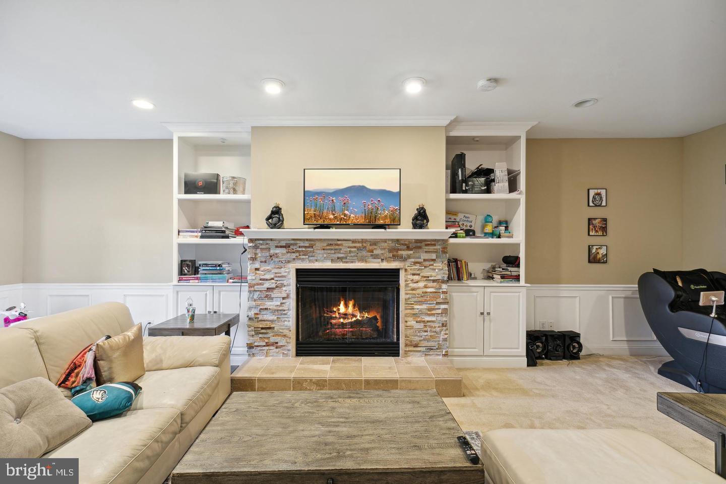 LAUREL BROOKE - Residential
