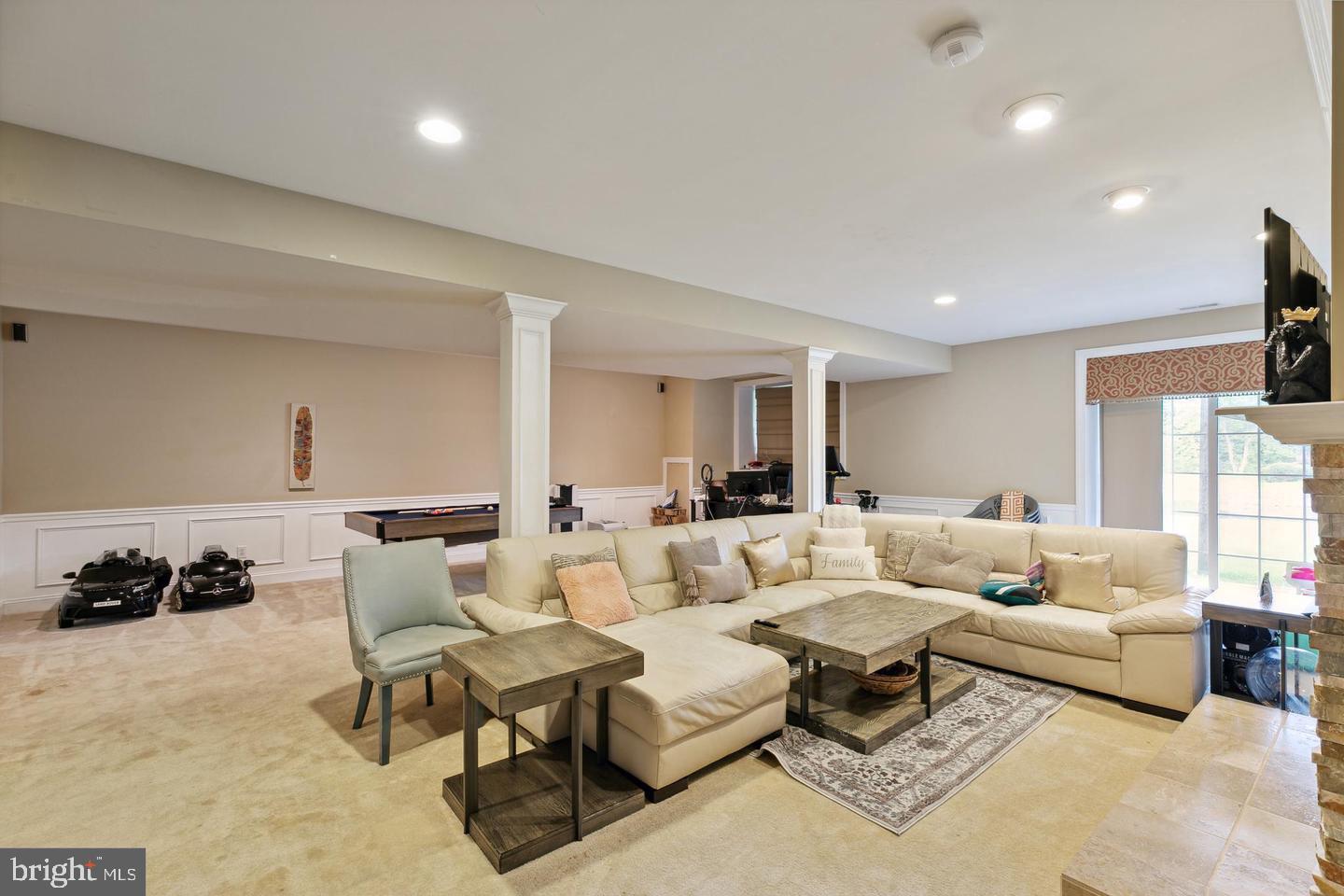 LAUREL BROOKE - Residential
