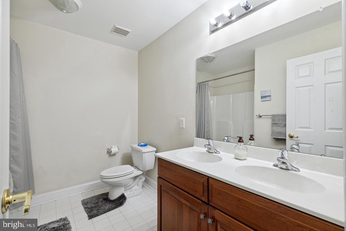 LAUREL BROOKE - Residential