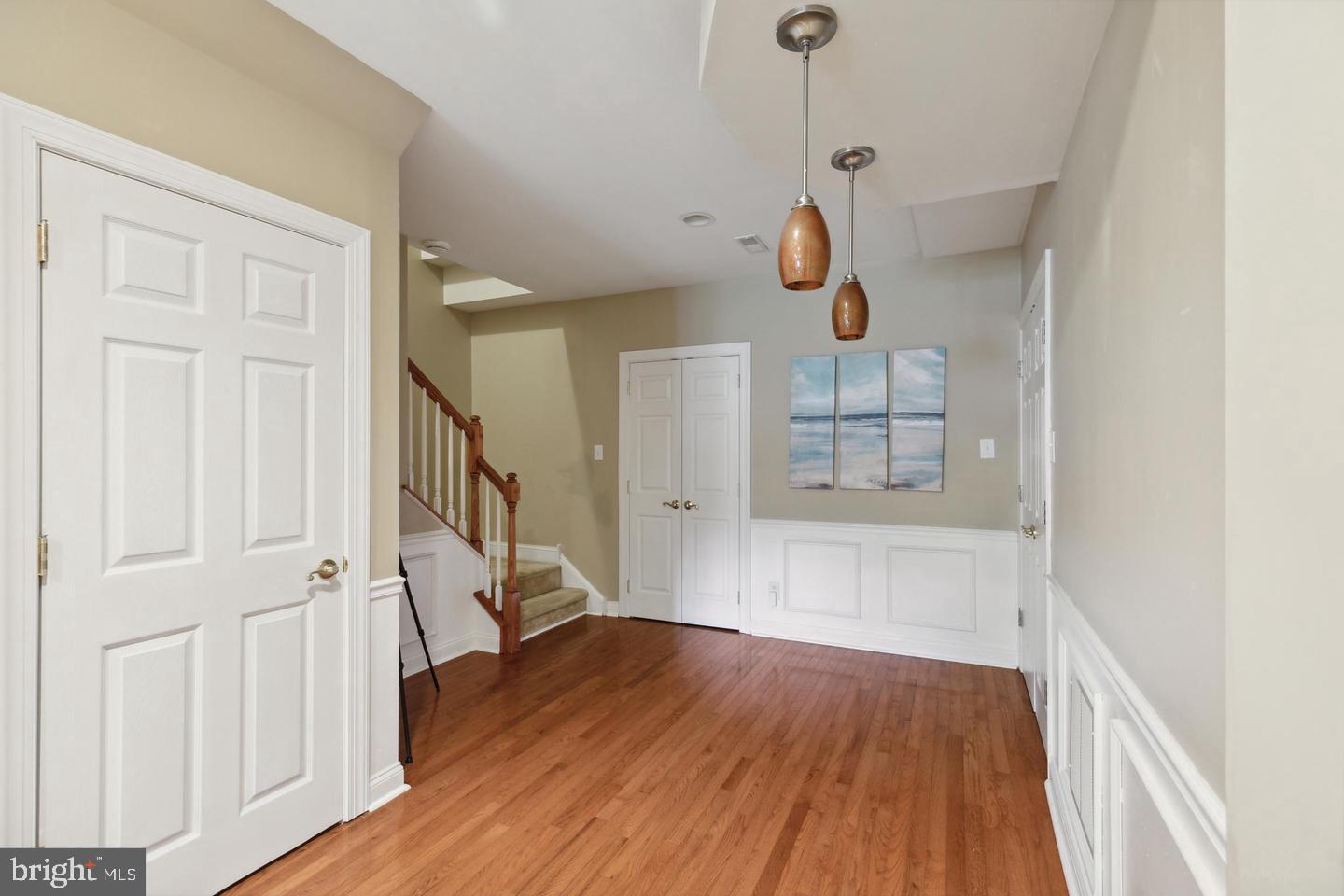 LAUREL BROOKE - Residential