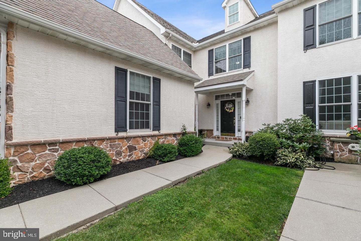 LAUREL BROOKE - Residential